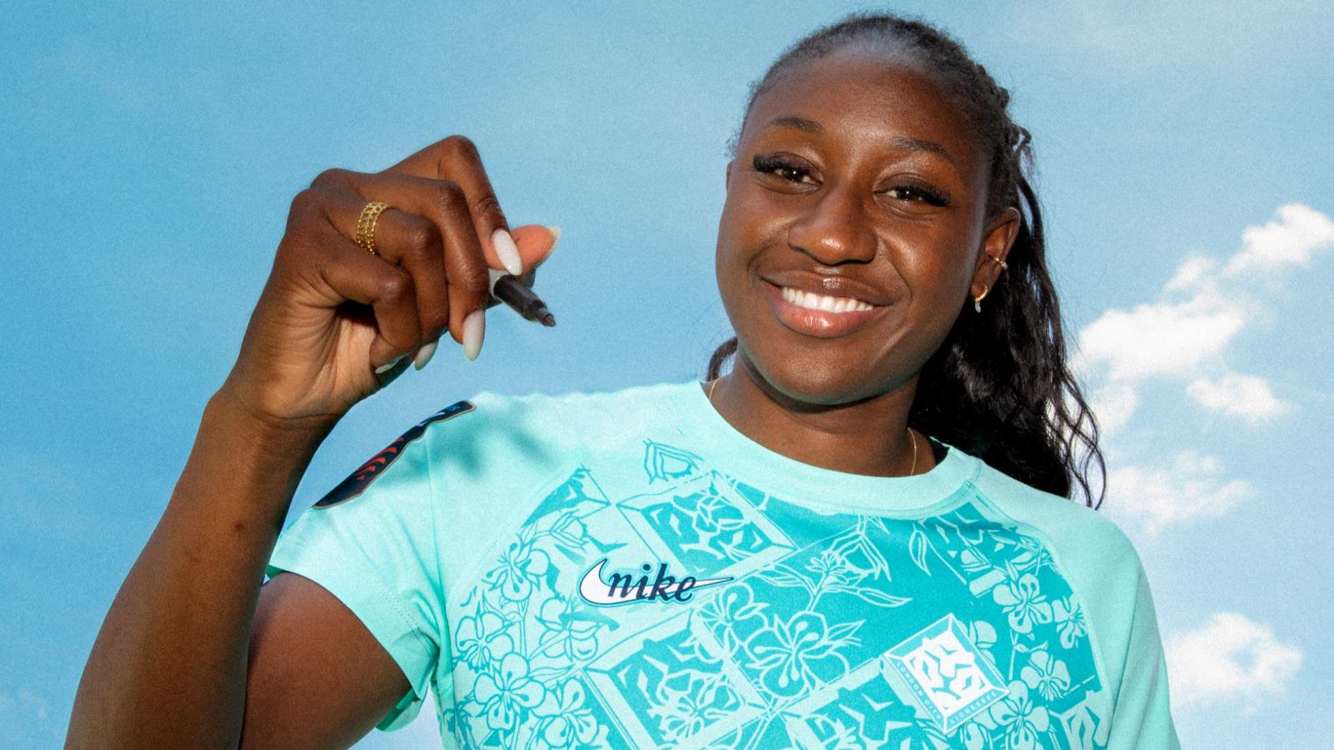 Lionesses star Charles swaps Chelsea for Man City  