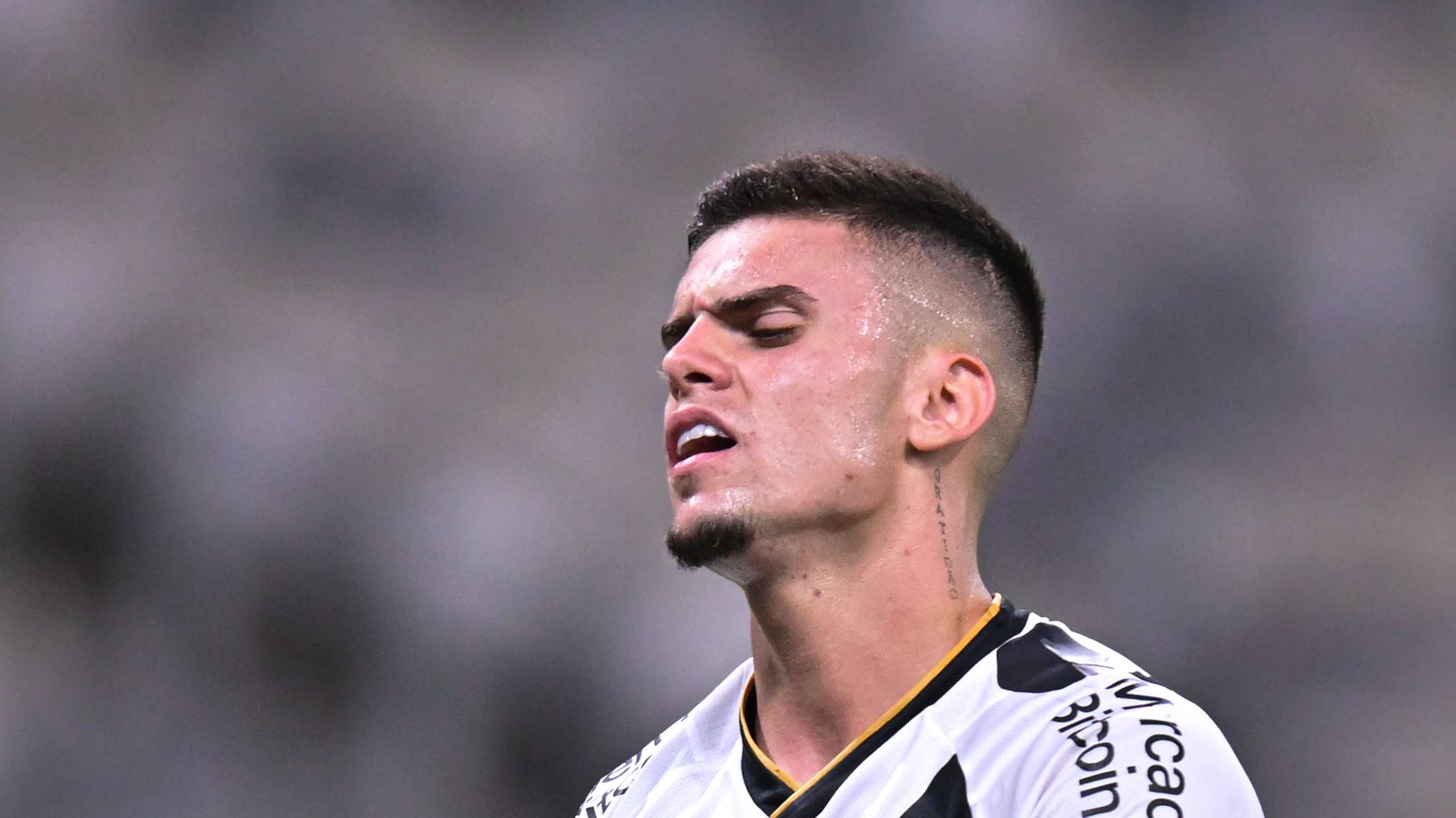 Video: An unprecedented punishment that could change football: player suspended until his victim recovers  