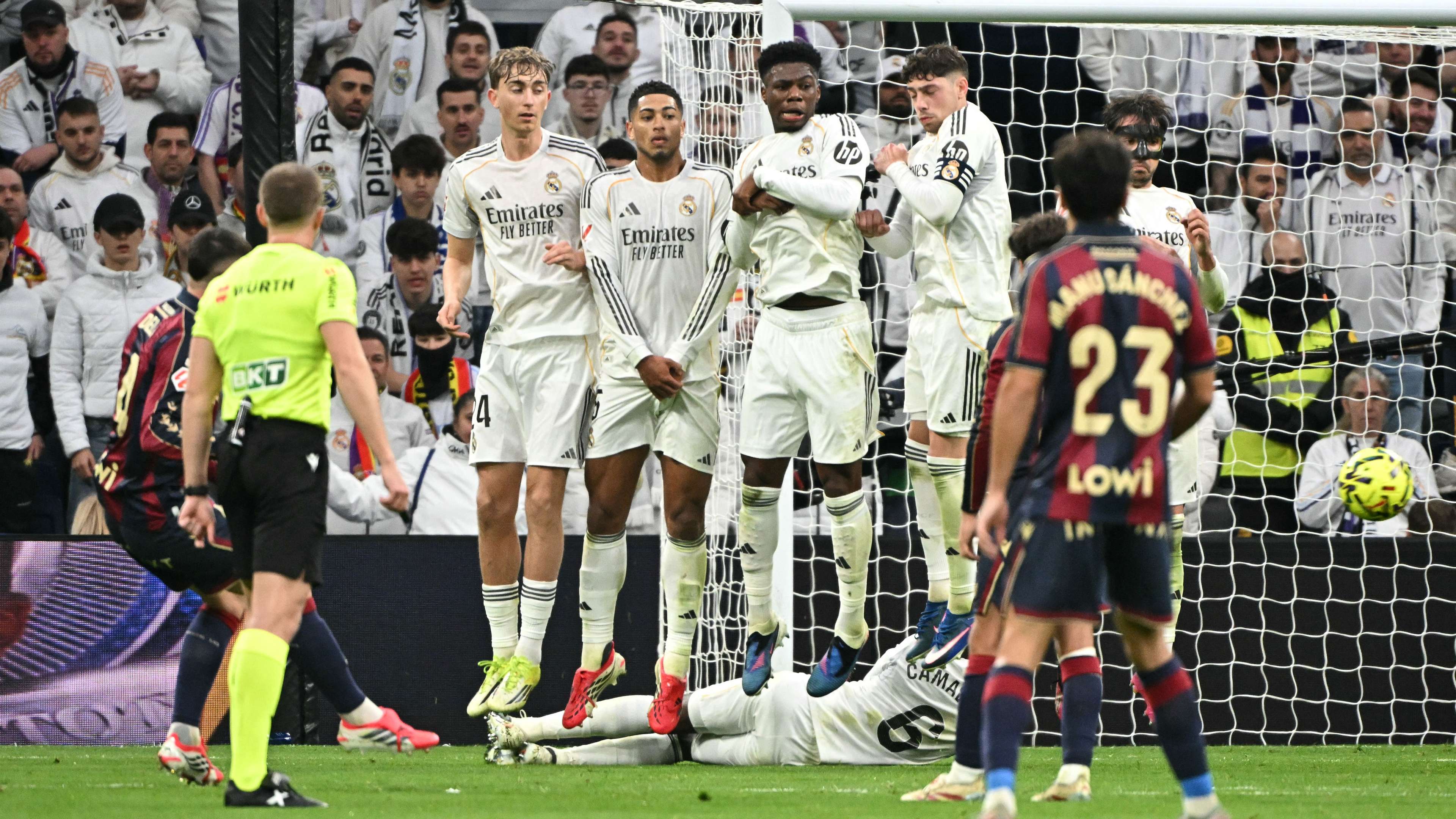Real Madrid star reconsiders his options: will United get their missing piece?  