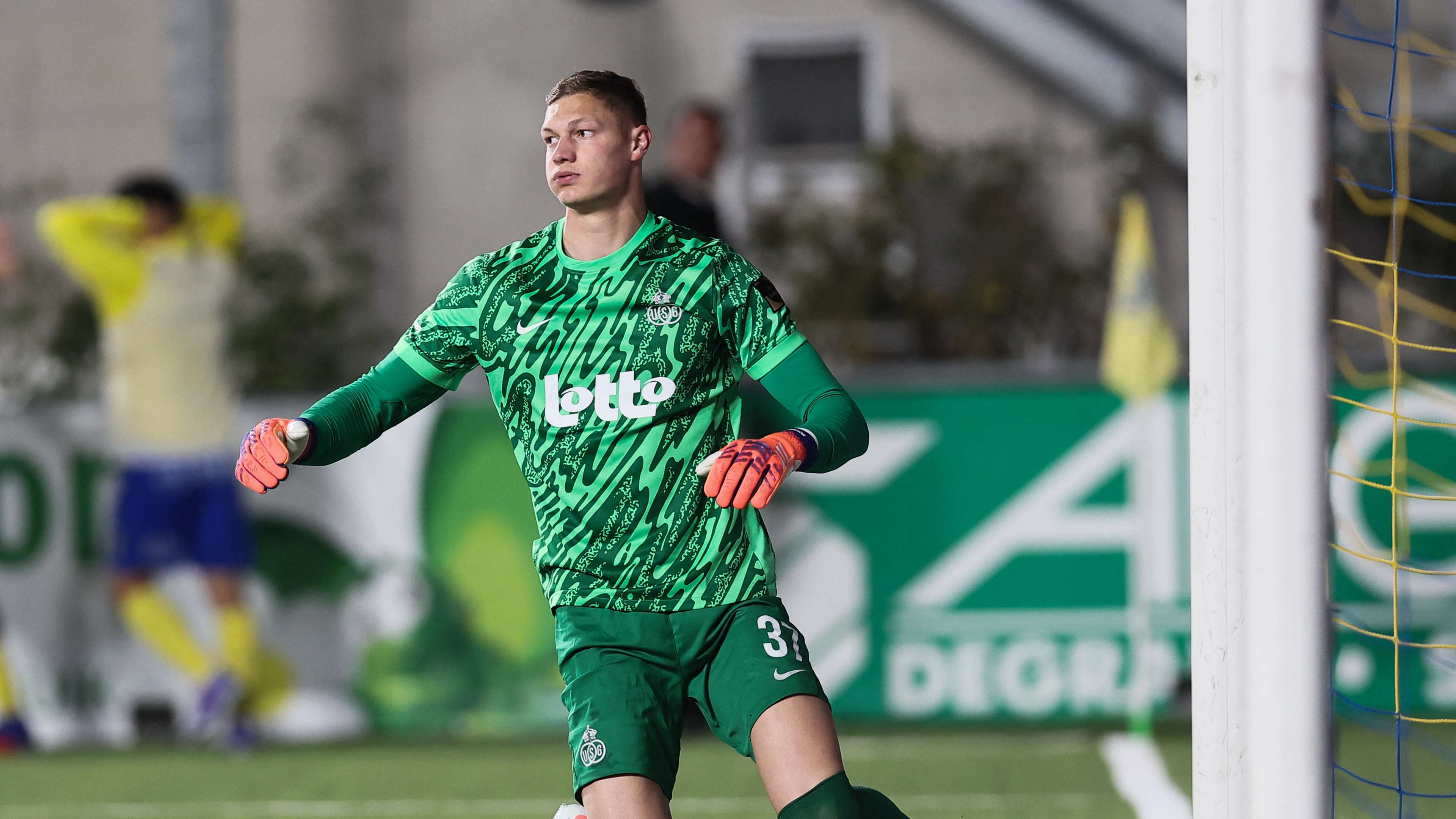 Kjell Scherpen seals at least €10 million transfer to the Premier League  