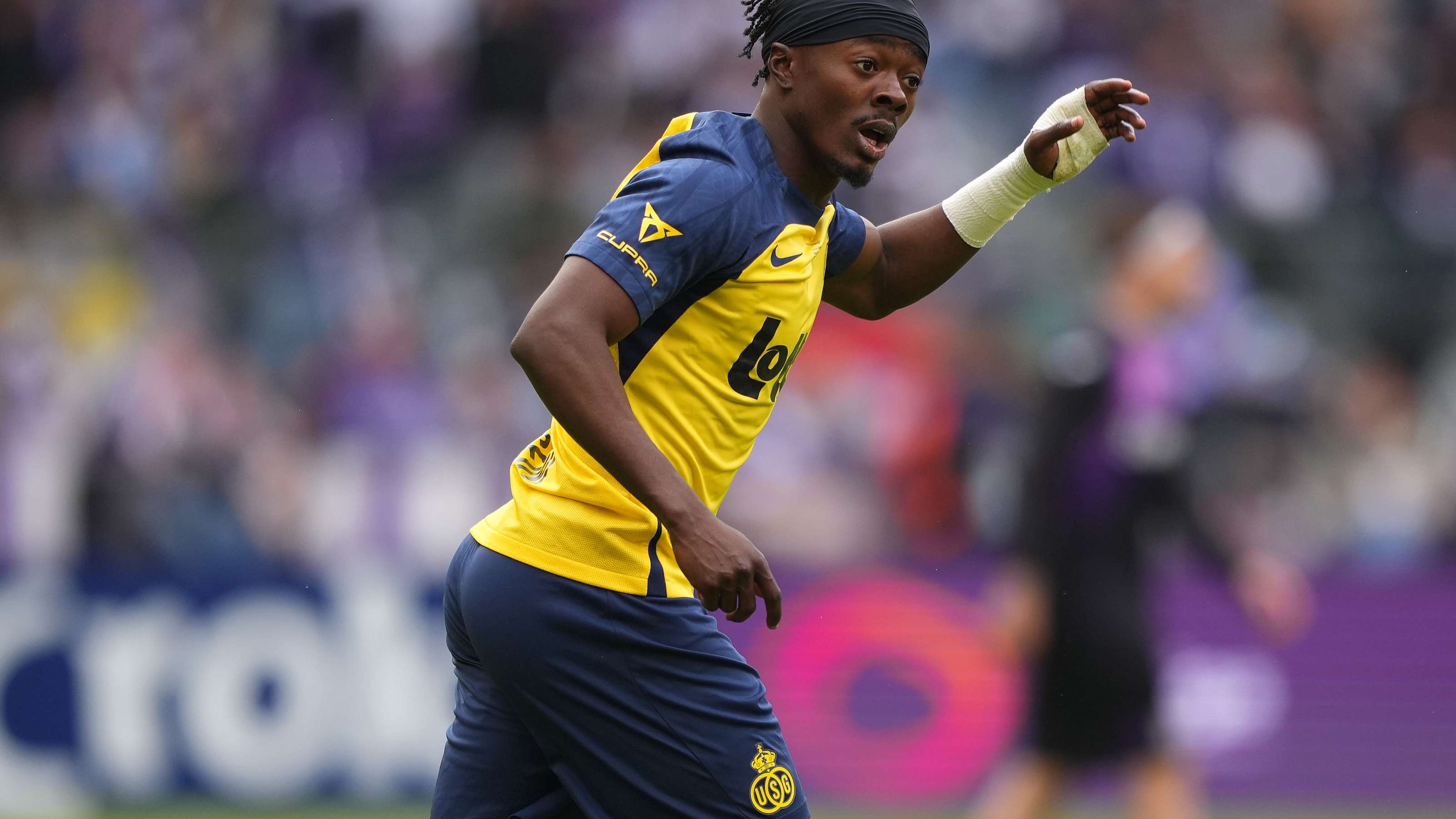 Terrifying moments: Ghana's Fuseini battles an armed gang on the streets of Brussels!  