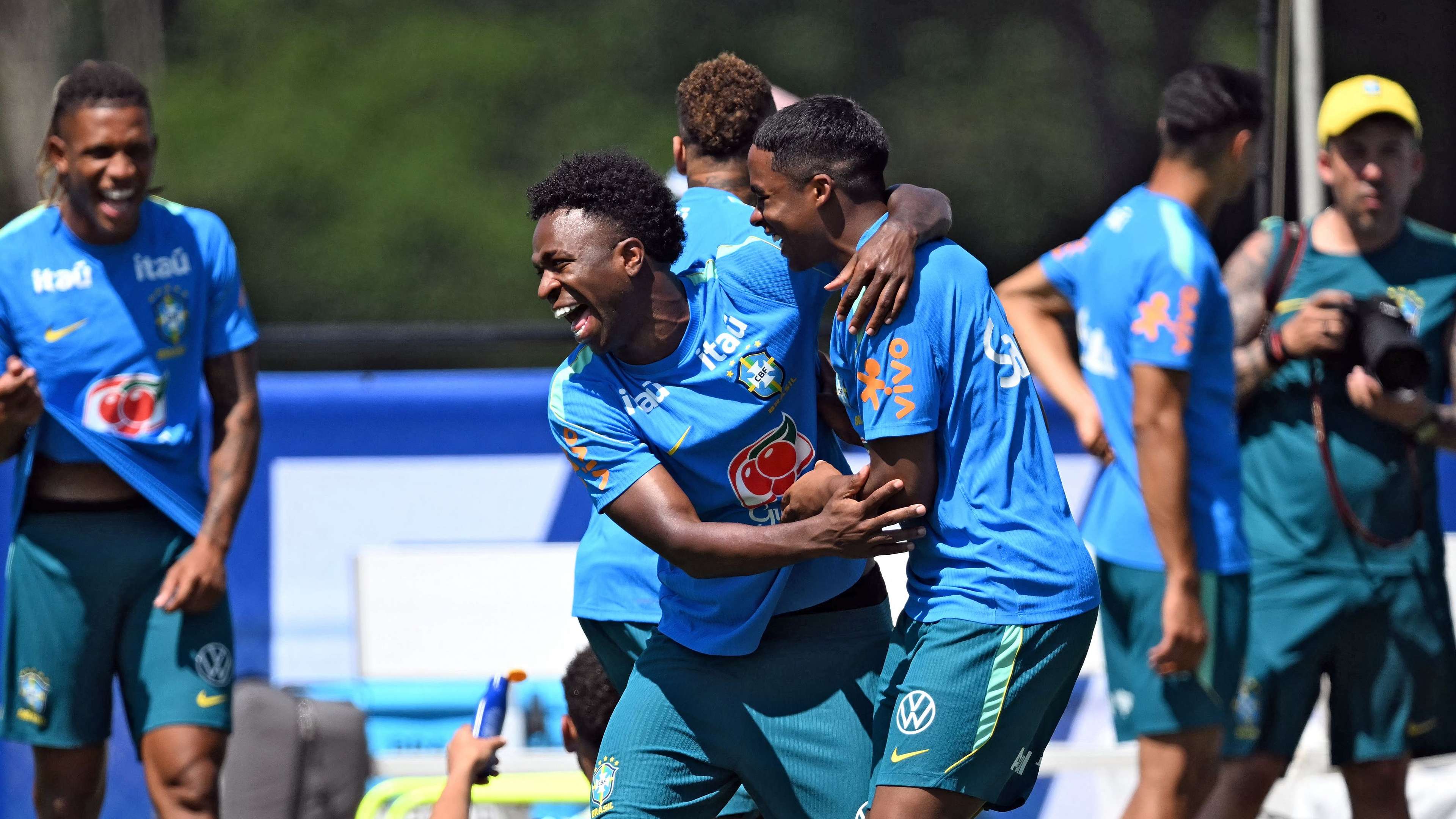 Endrick takes a different path from Vinícius to win over Mourinho  