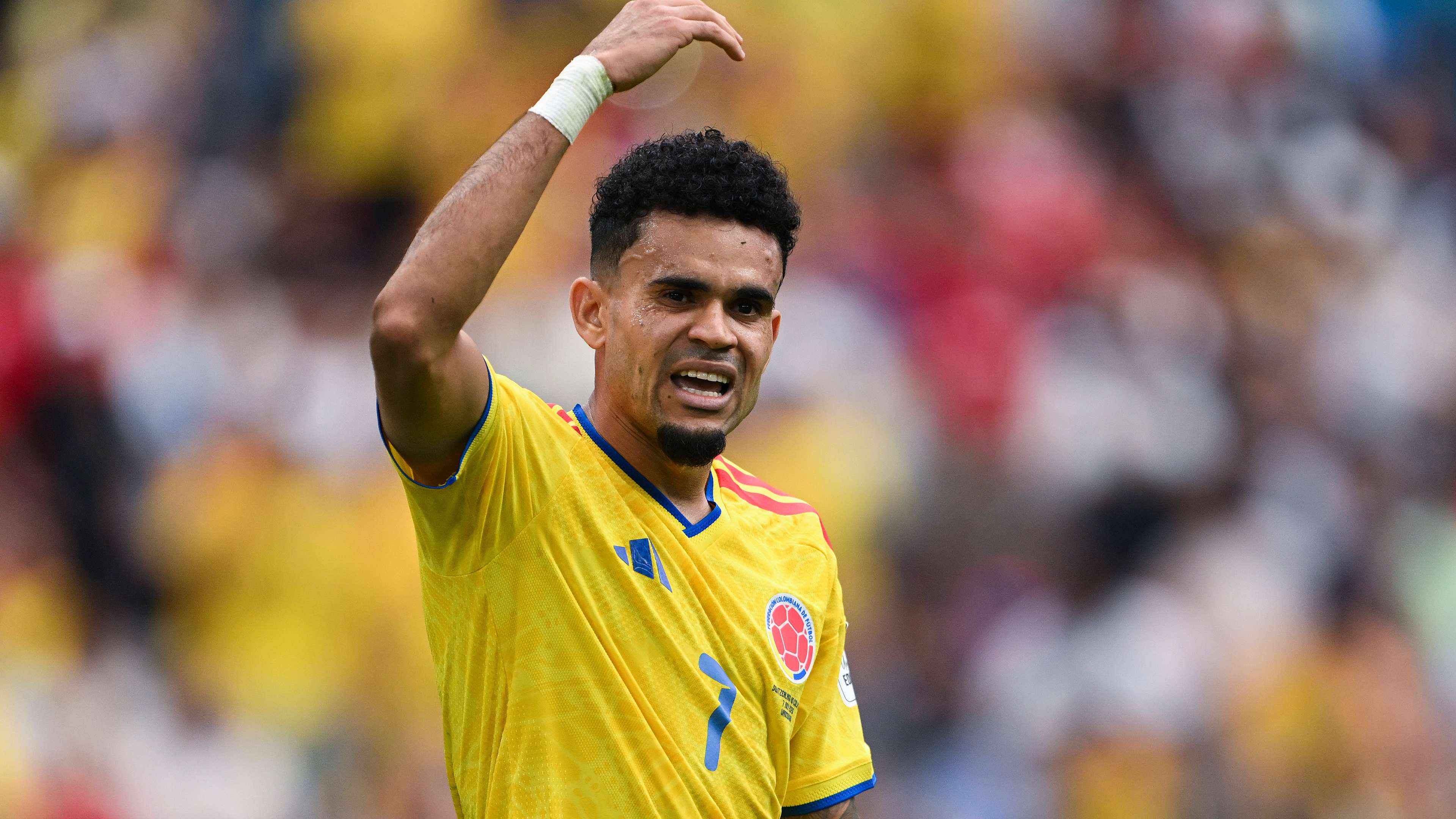 Video: After Al-Hilal's huge offer, Diaz sparks a stir with a surprise visit to Colombia's president  
