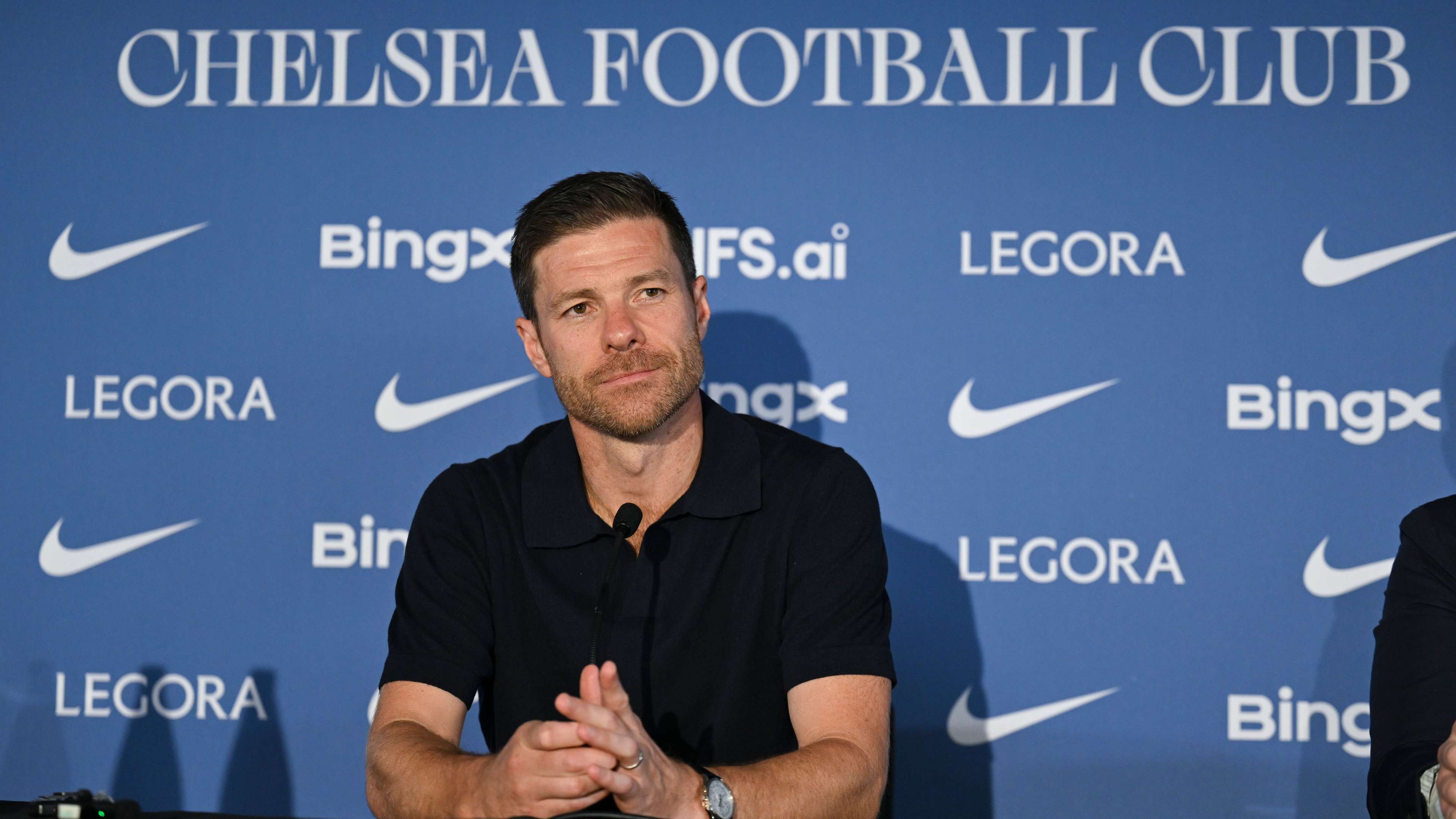 The deal is done: Chelsea complete agreement with former United star  