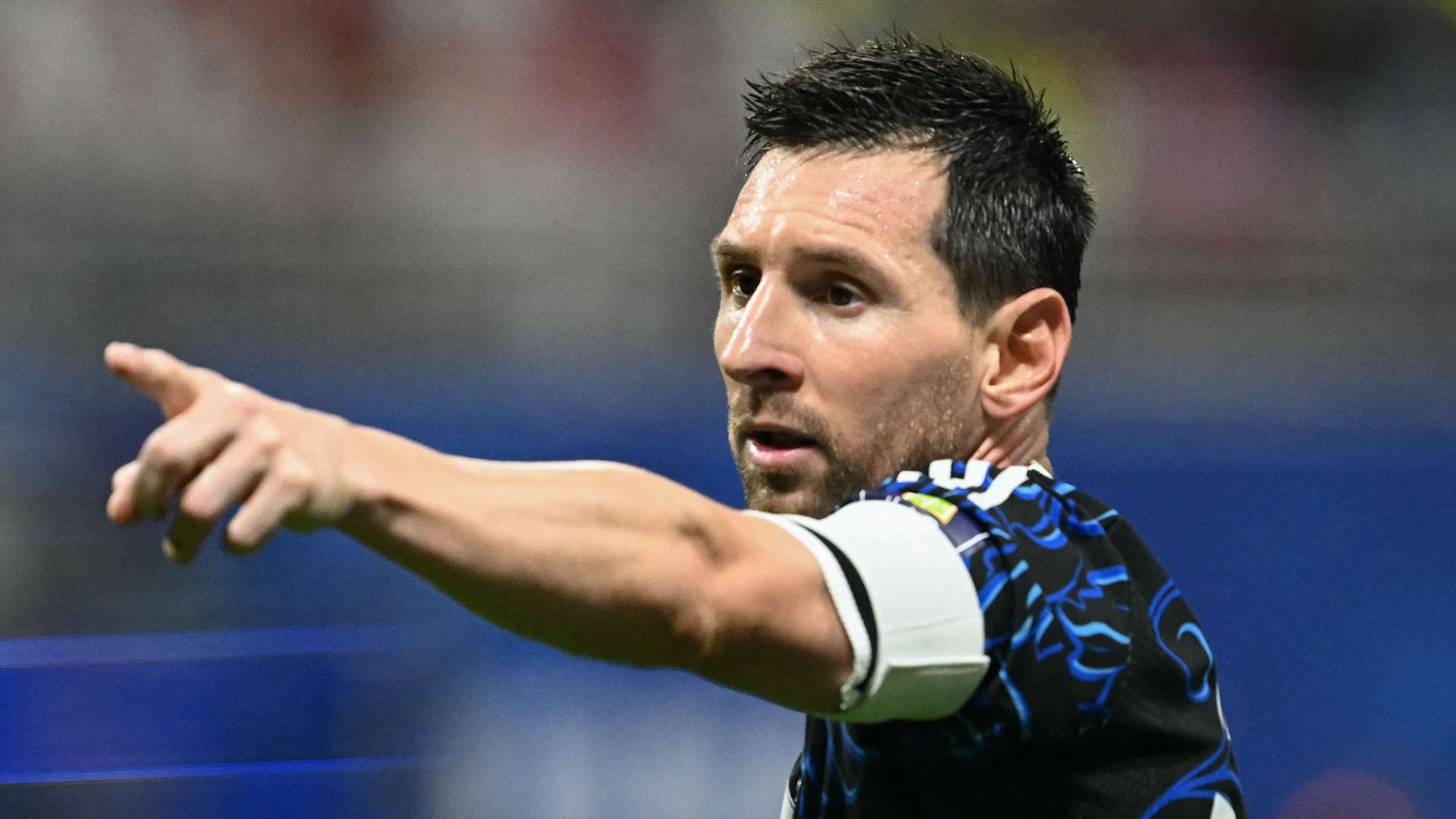 📽️ | Messi inspects Pickford's penalty notes after Argentina win  