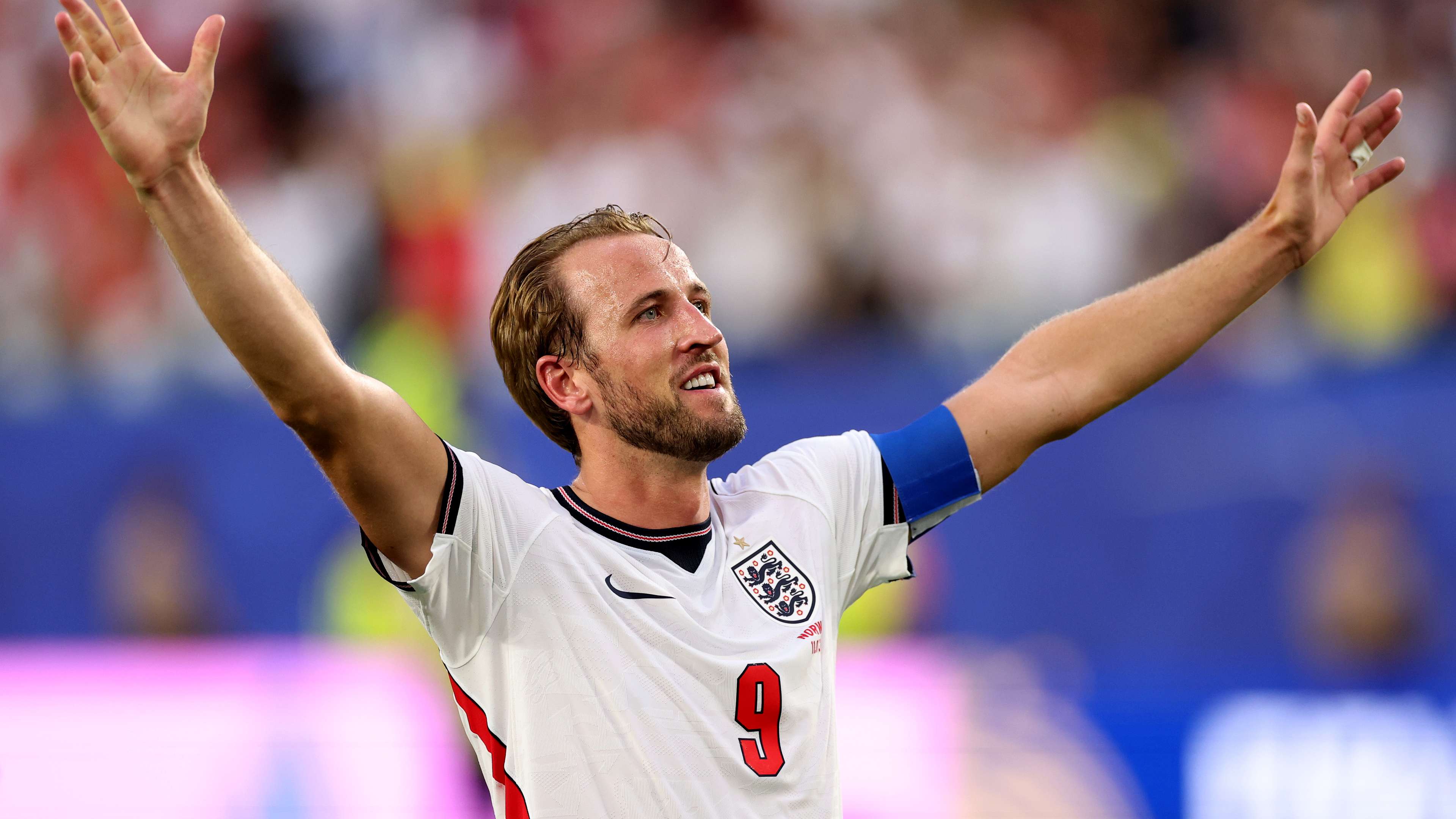 Hurst hails Kane as England's GOAT  