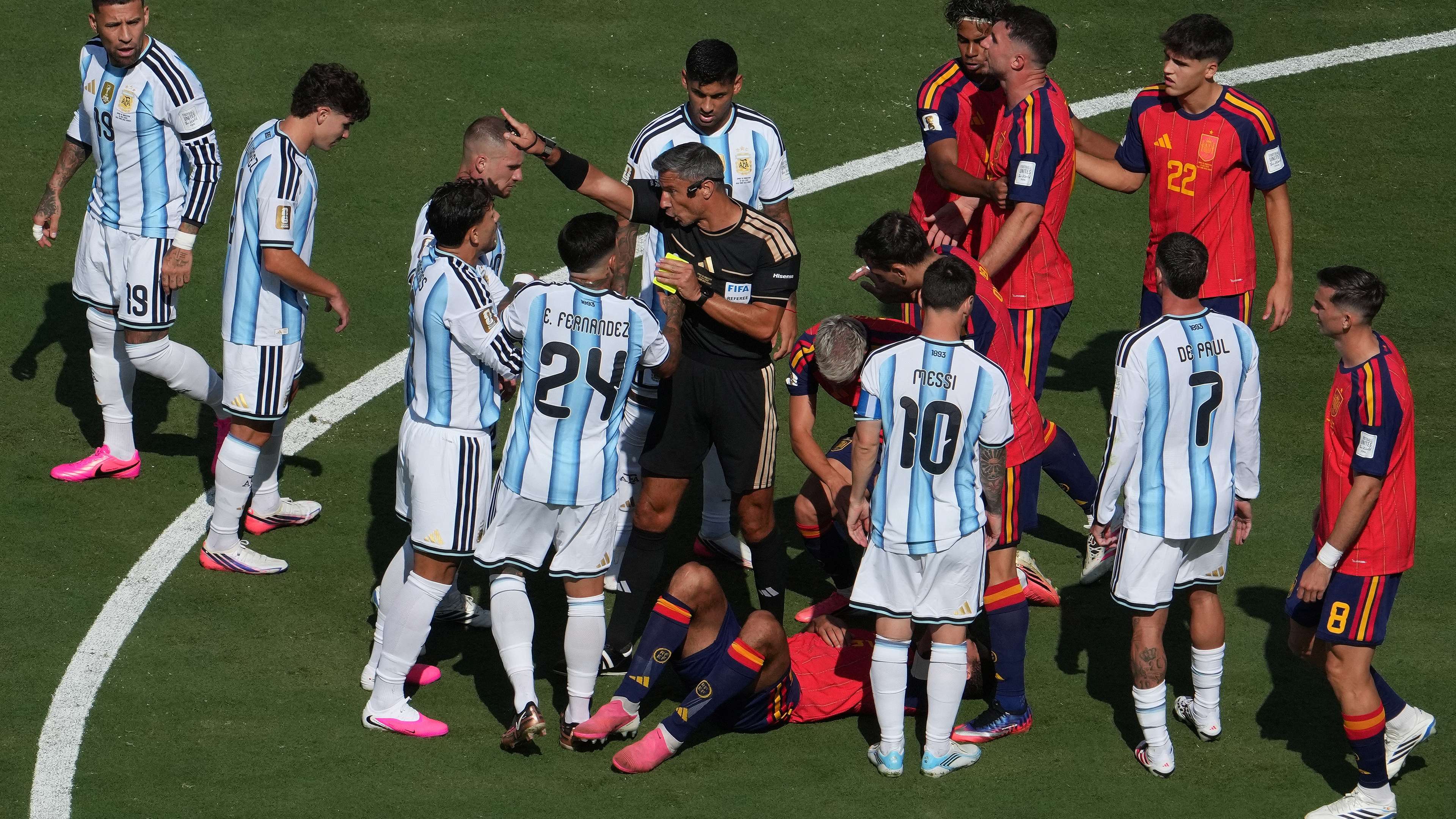 Referee of the World Cup final breaks his silence: this is how Messi treated me  