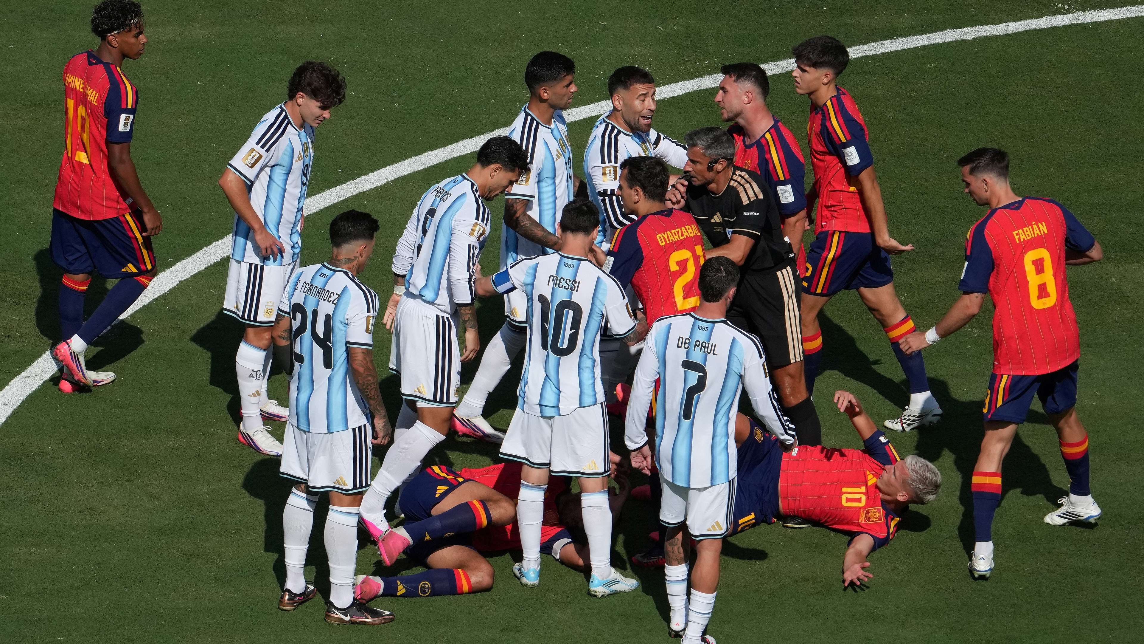 A Shocking Admission from Scaloni's Assistant After Olmo's Punch in the World Cup Final  