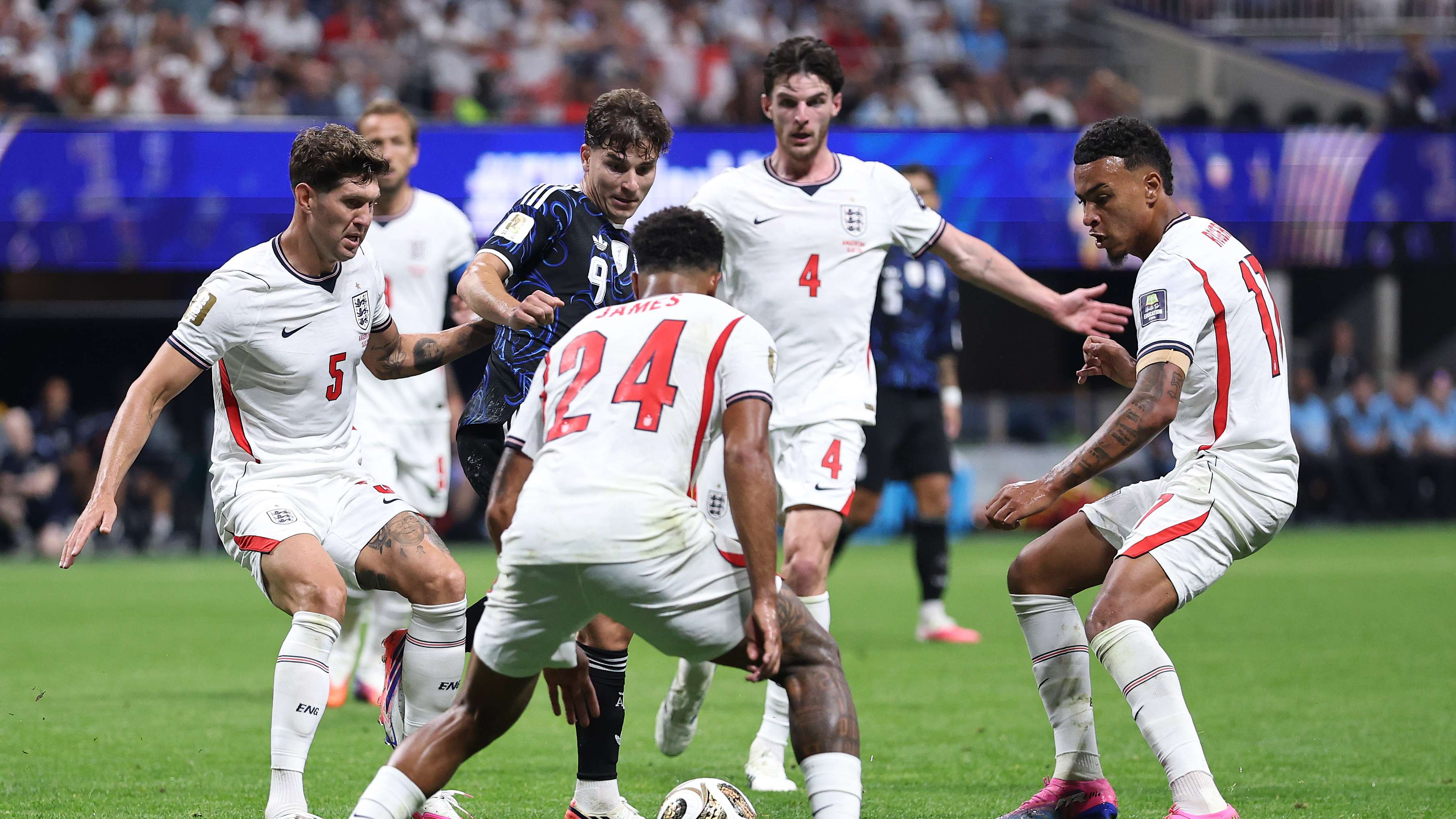 Wanted at Arsenal and Chelsea: Juventus enters the race for England international star  