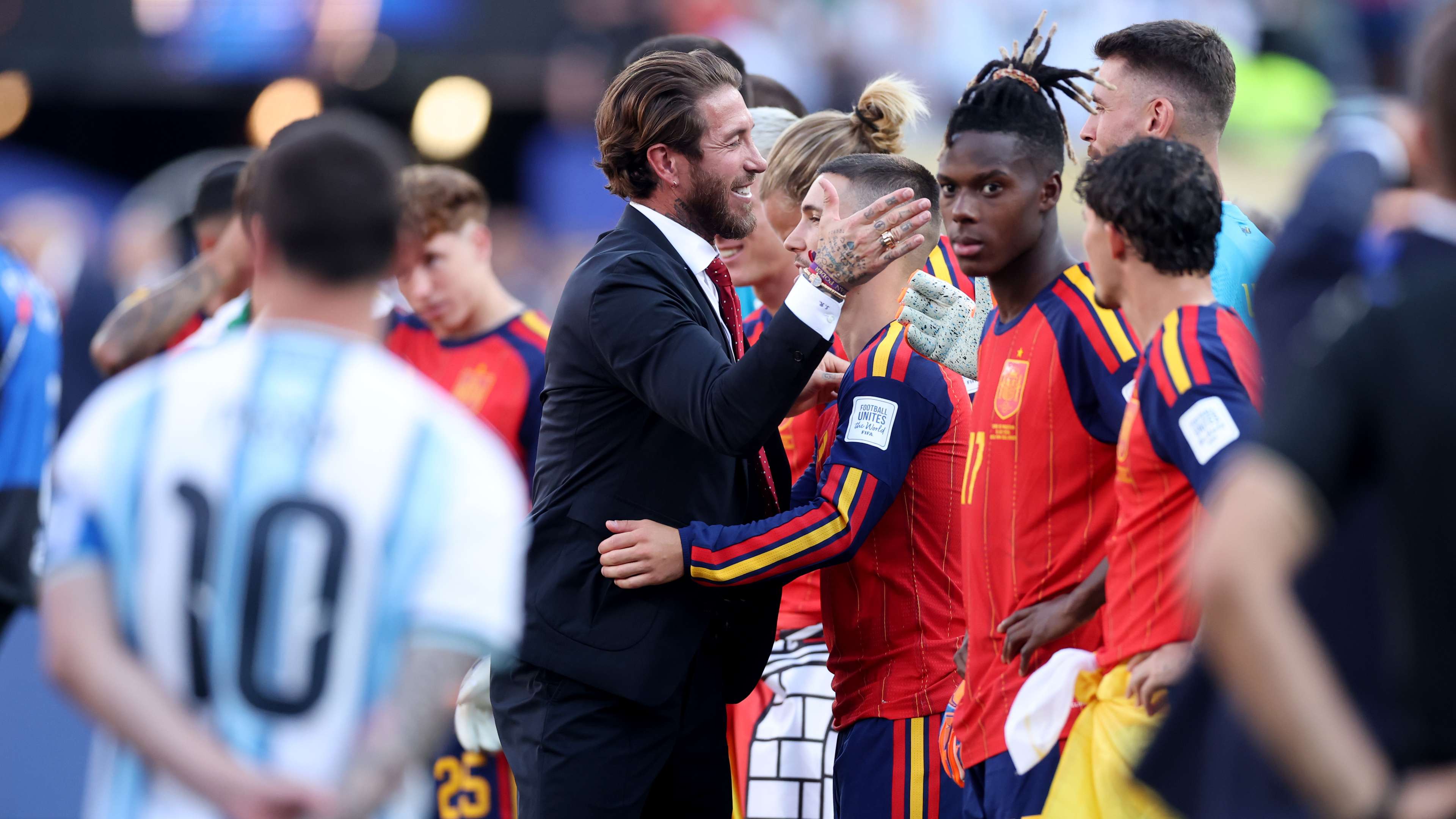 Video: Controversial image between Ramos and Messi  
