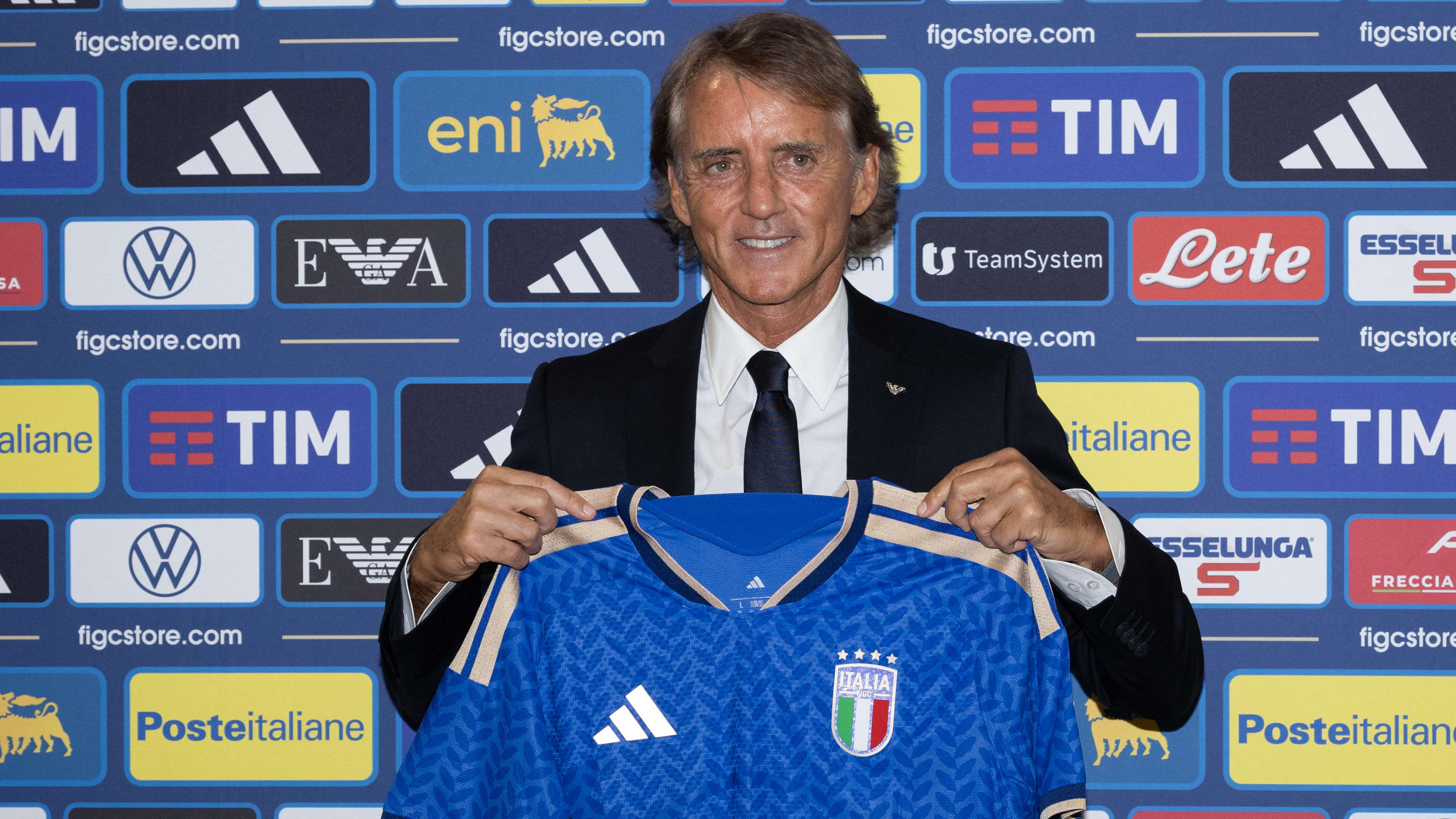 Mancini apologises to the Italians after three years away: I made a grave mistake  