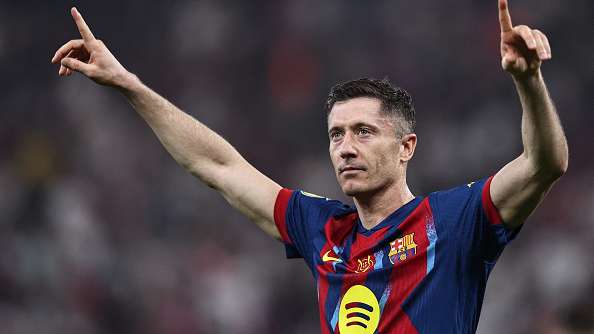 Lewandowski rejected €200m Saudi transfer offer while at Barca, claims agent  