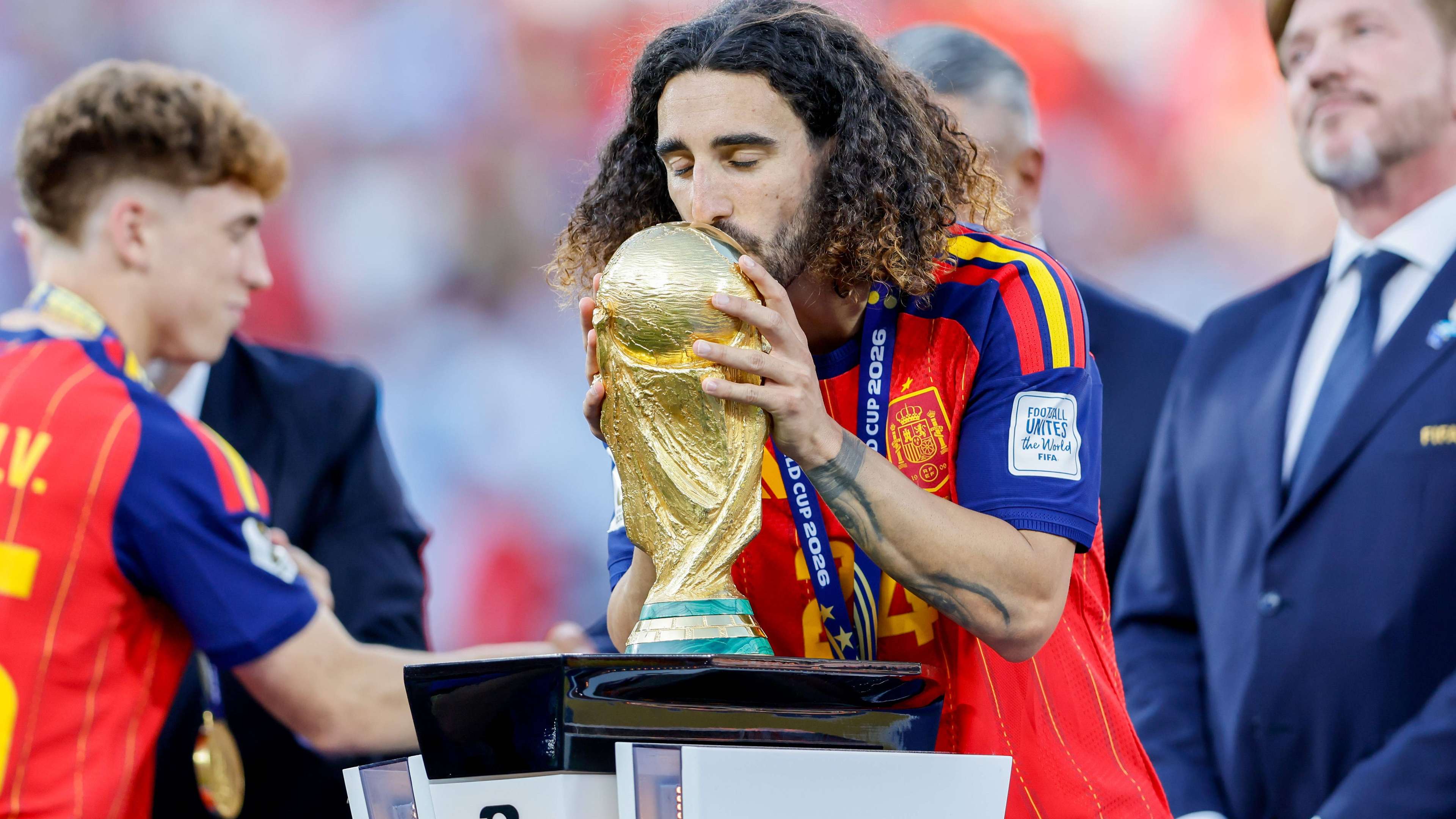 Marc Cucurella surprises with a completely different hairstyle  