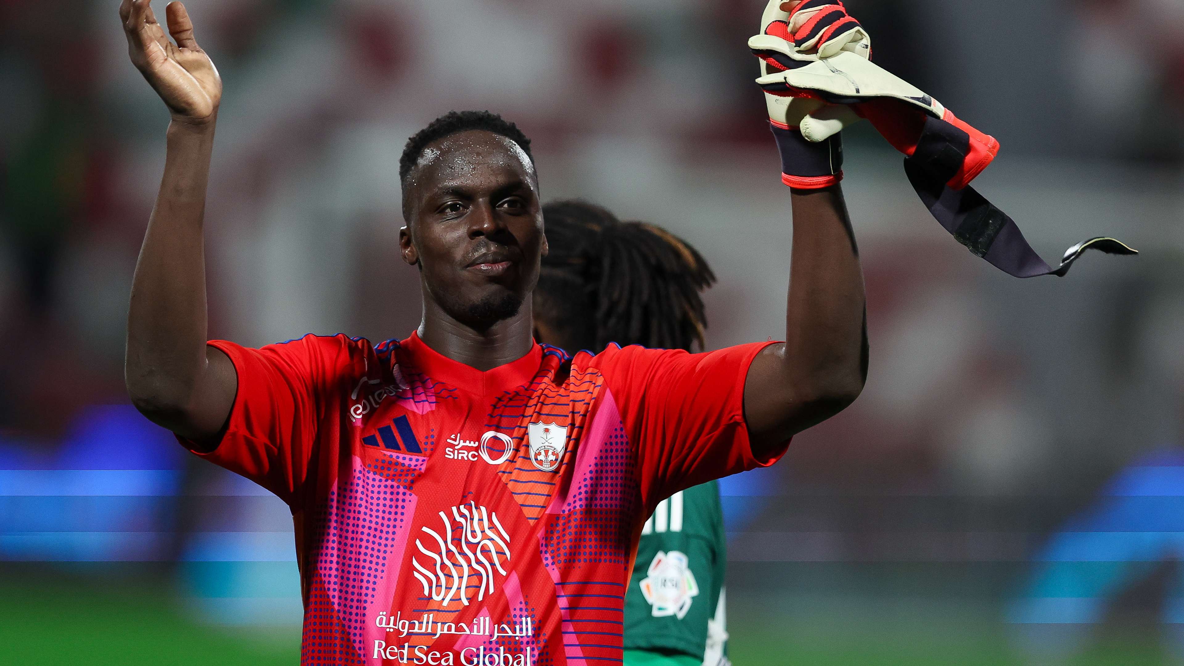 Saudi Al-Ahli protects Mendy in "the manager-goalkeeper conflict" and denies accusations of interference  
