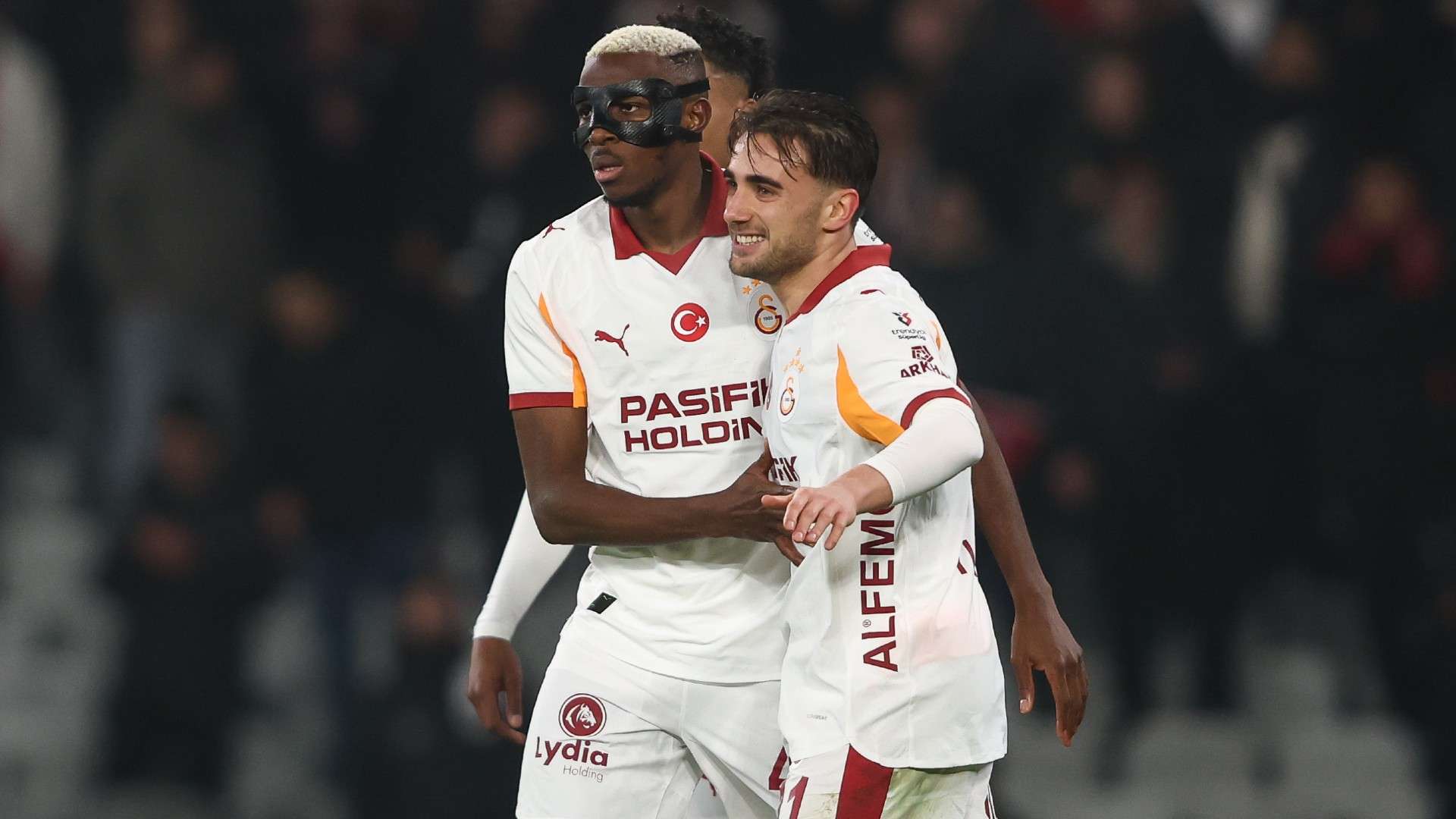 An English giant discusses Osimhen's future with Galatasaray  