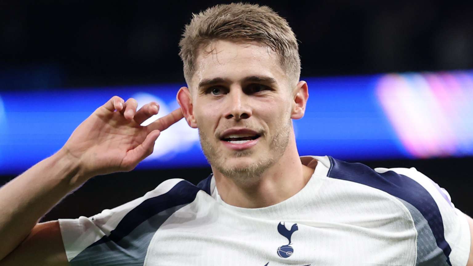 Van de Ven signs new Spurs deal  