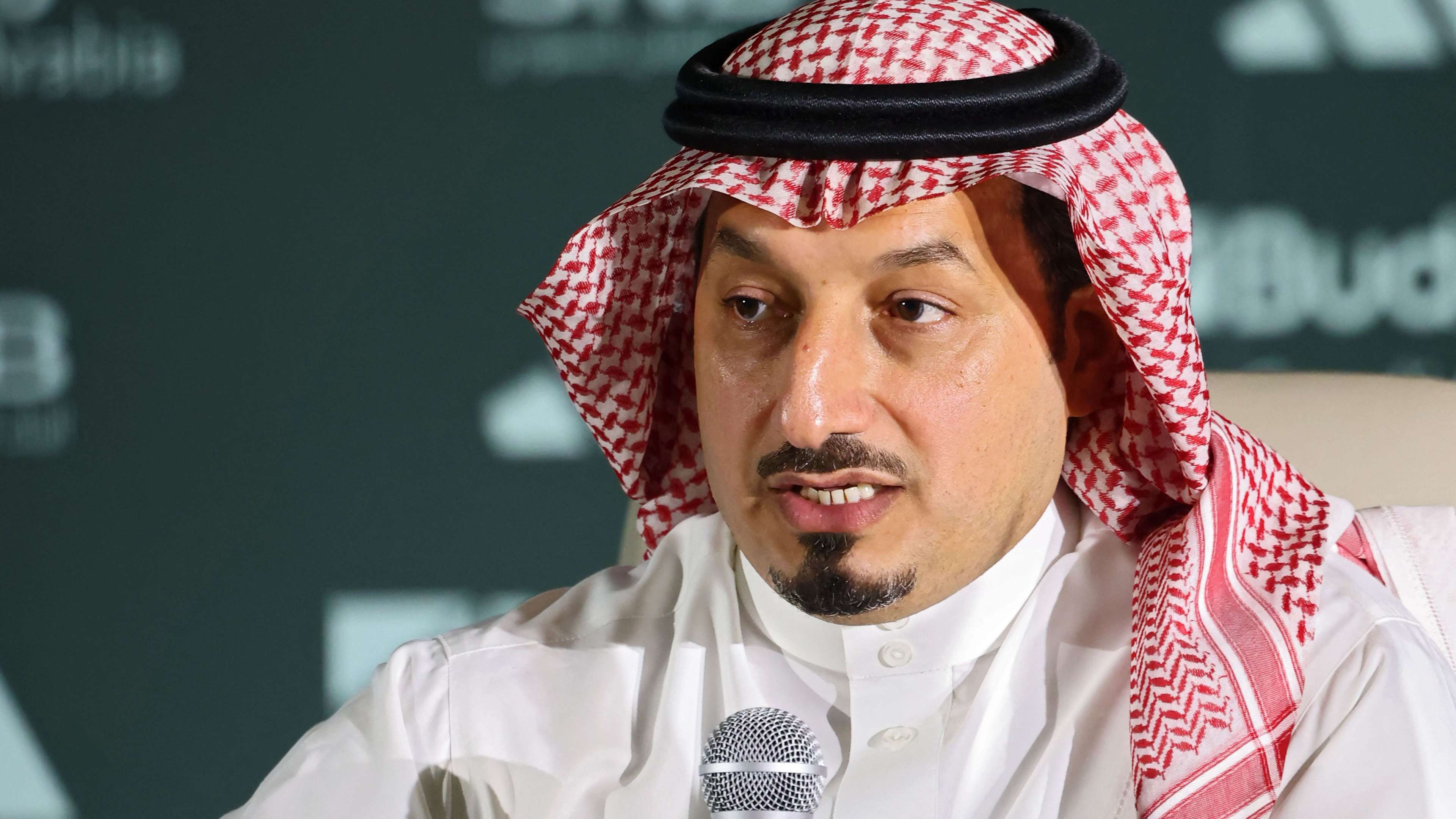 A surprise withdrawal boosts the former Al-Ahly president in the Saudi federation elections  