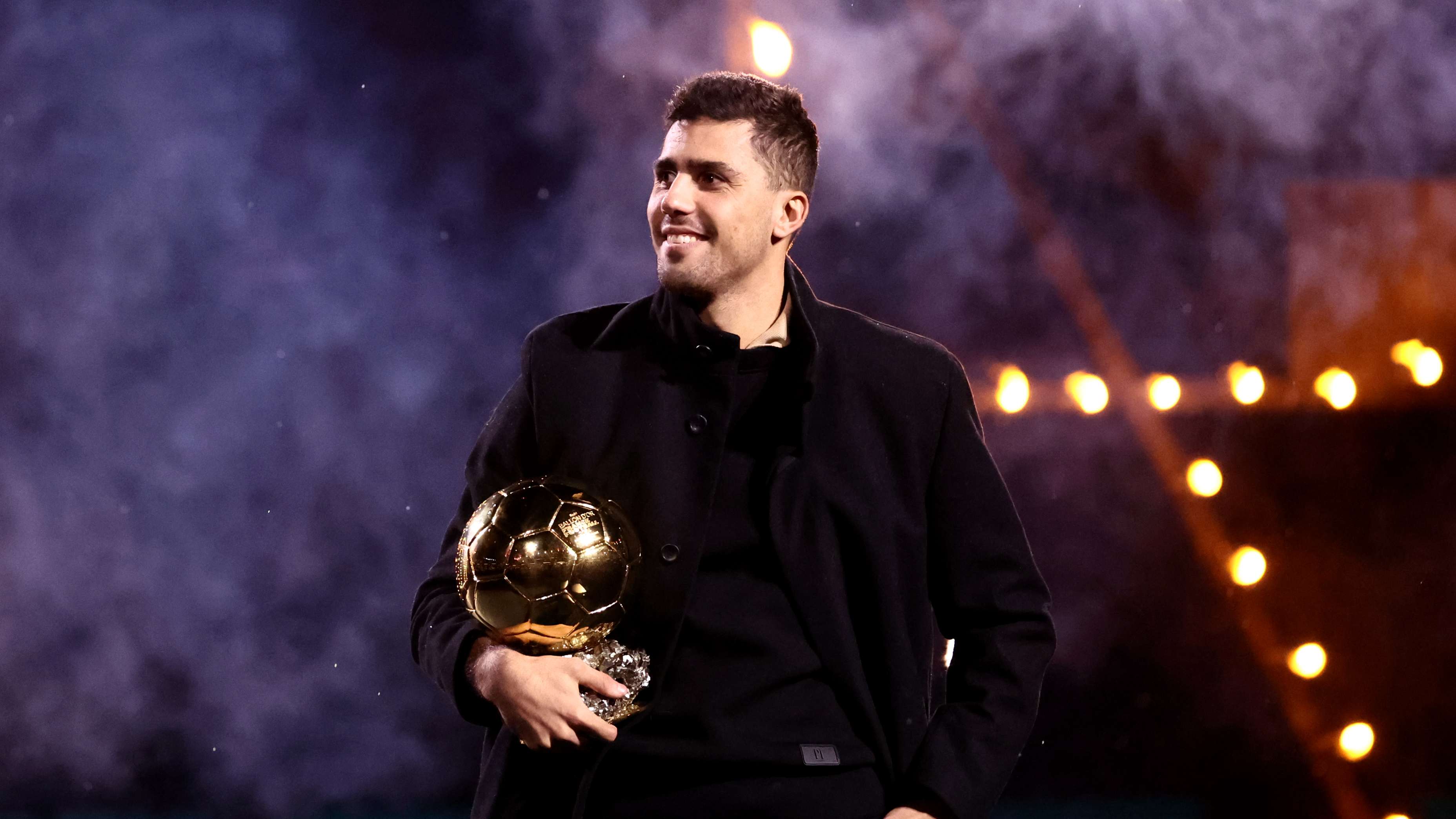 🎥| Barcelona present Rodri as 'The Master of space-time'  