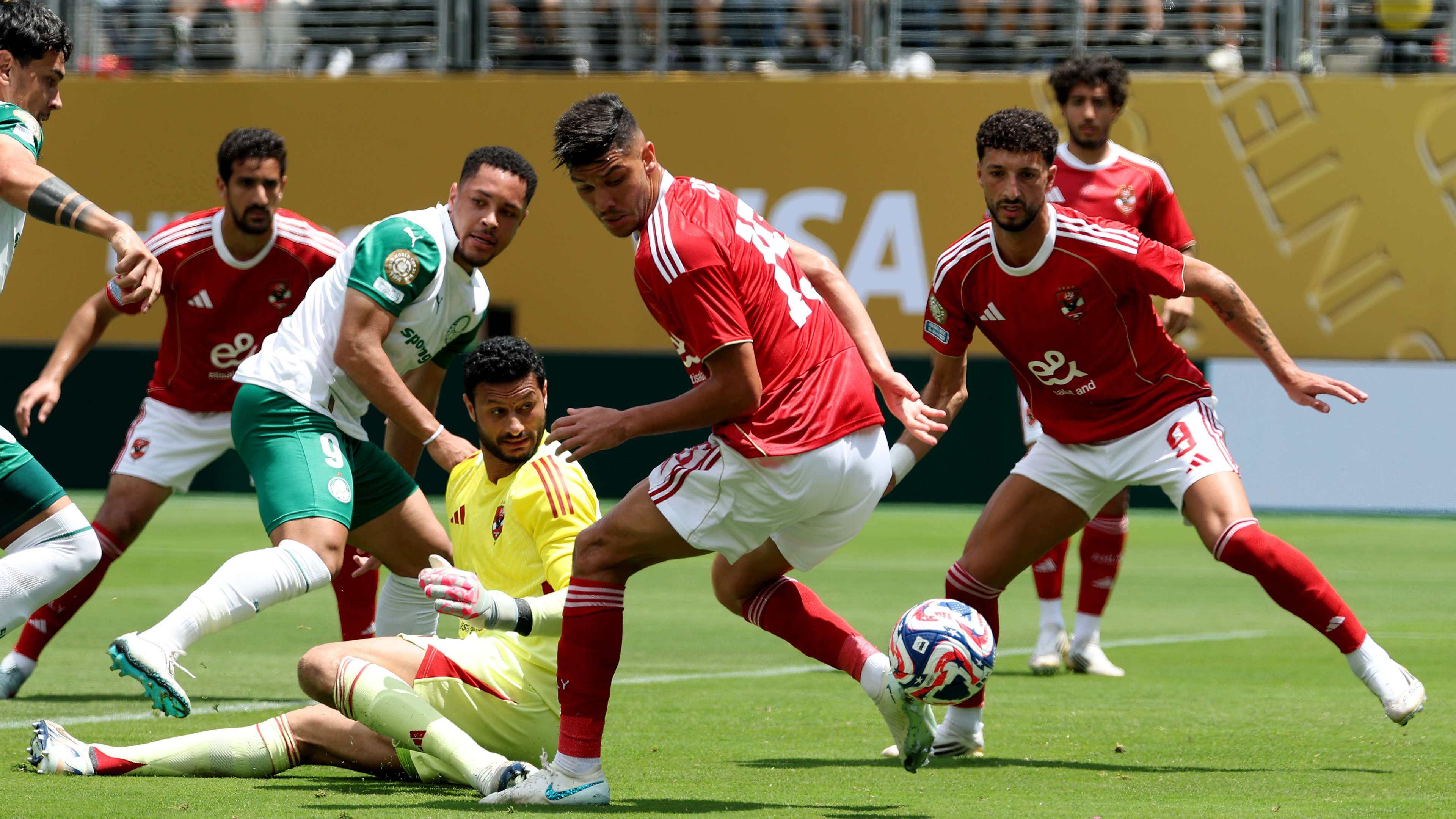 A Hoalid Regragui surprise turns Achraf Dari's future upside down between Al-Ahly and Wydad  