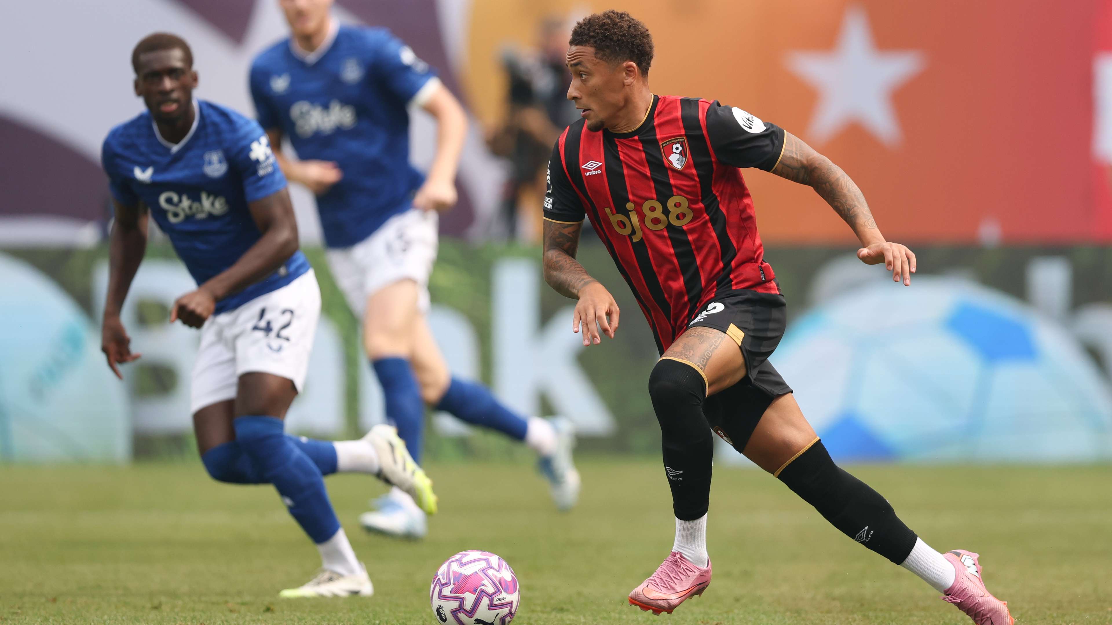 Former scout backs Everton to sign 'interesting' Premier League midfielder  