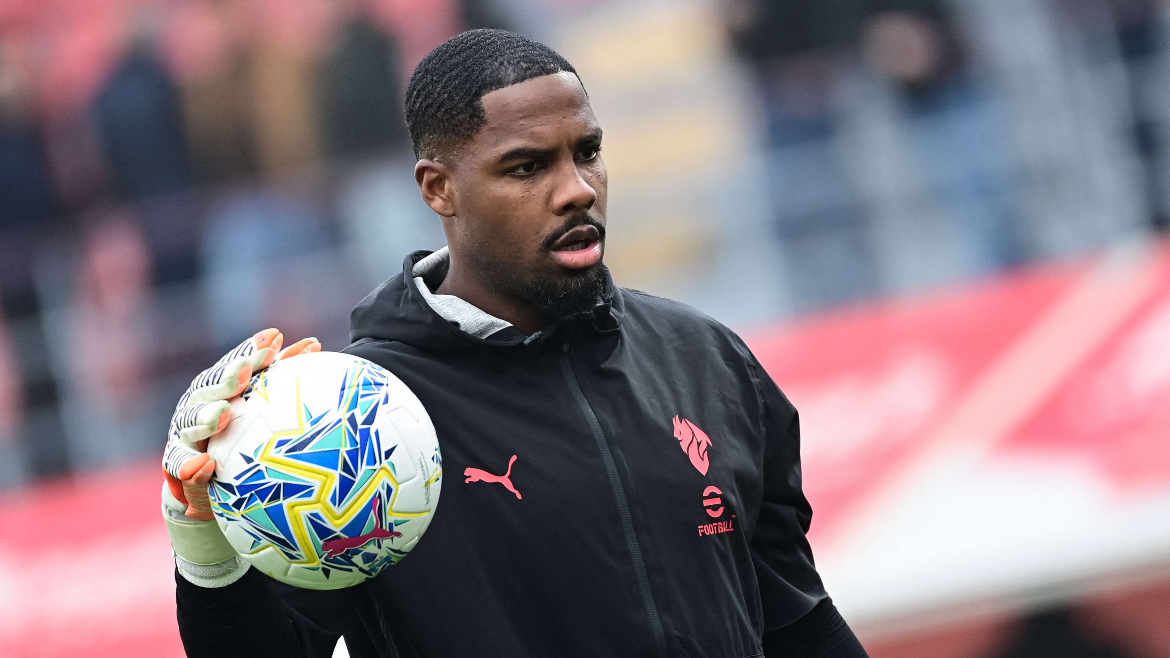 Al-Nassr target Maignan amid Milan tension  
