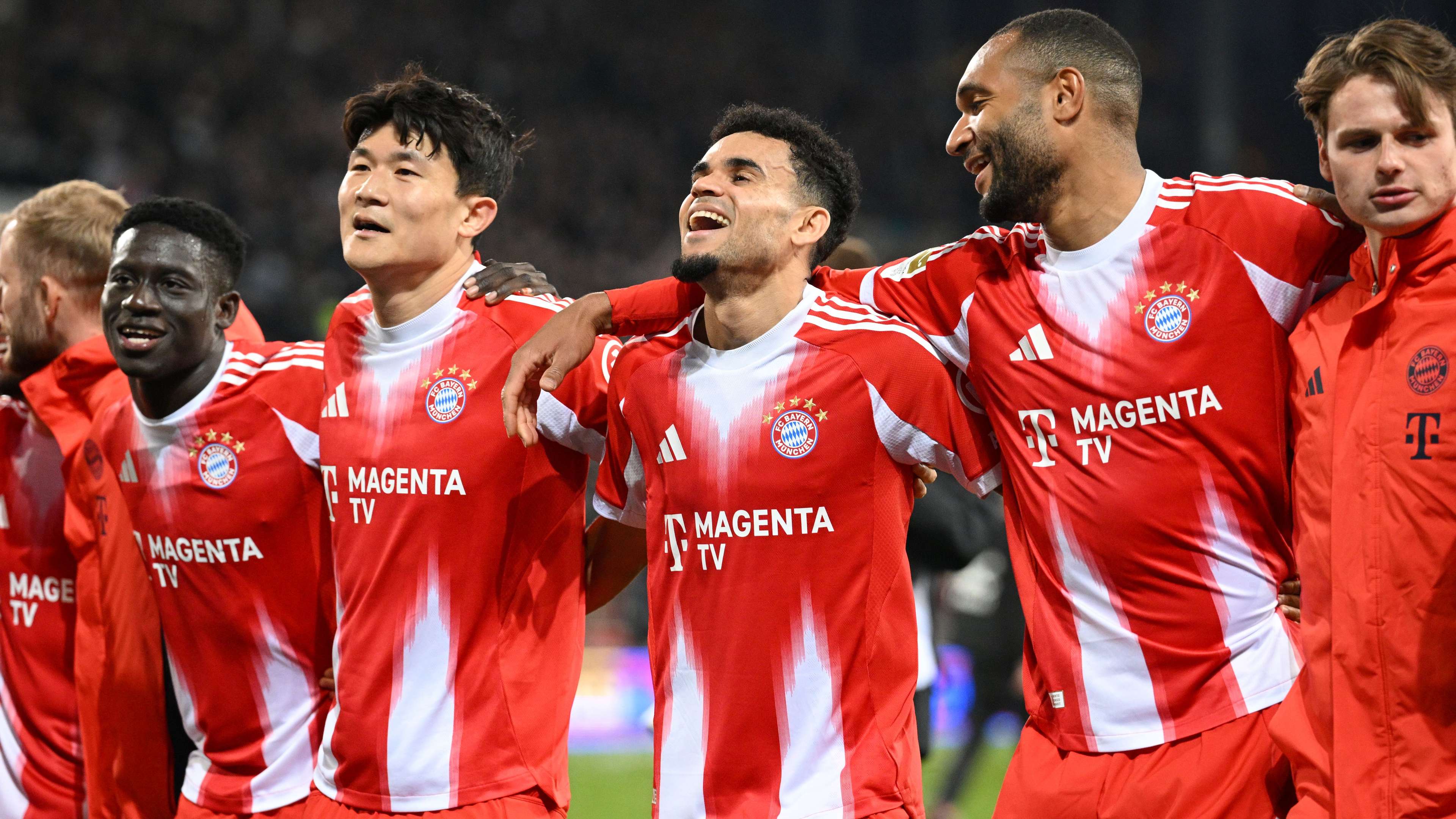 Man Utd plot shock move for Bayern star  