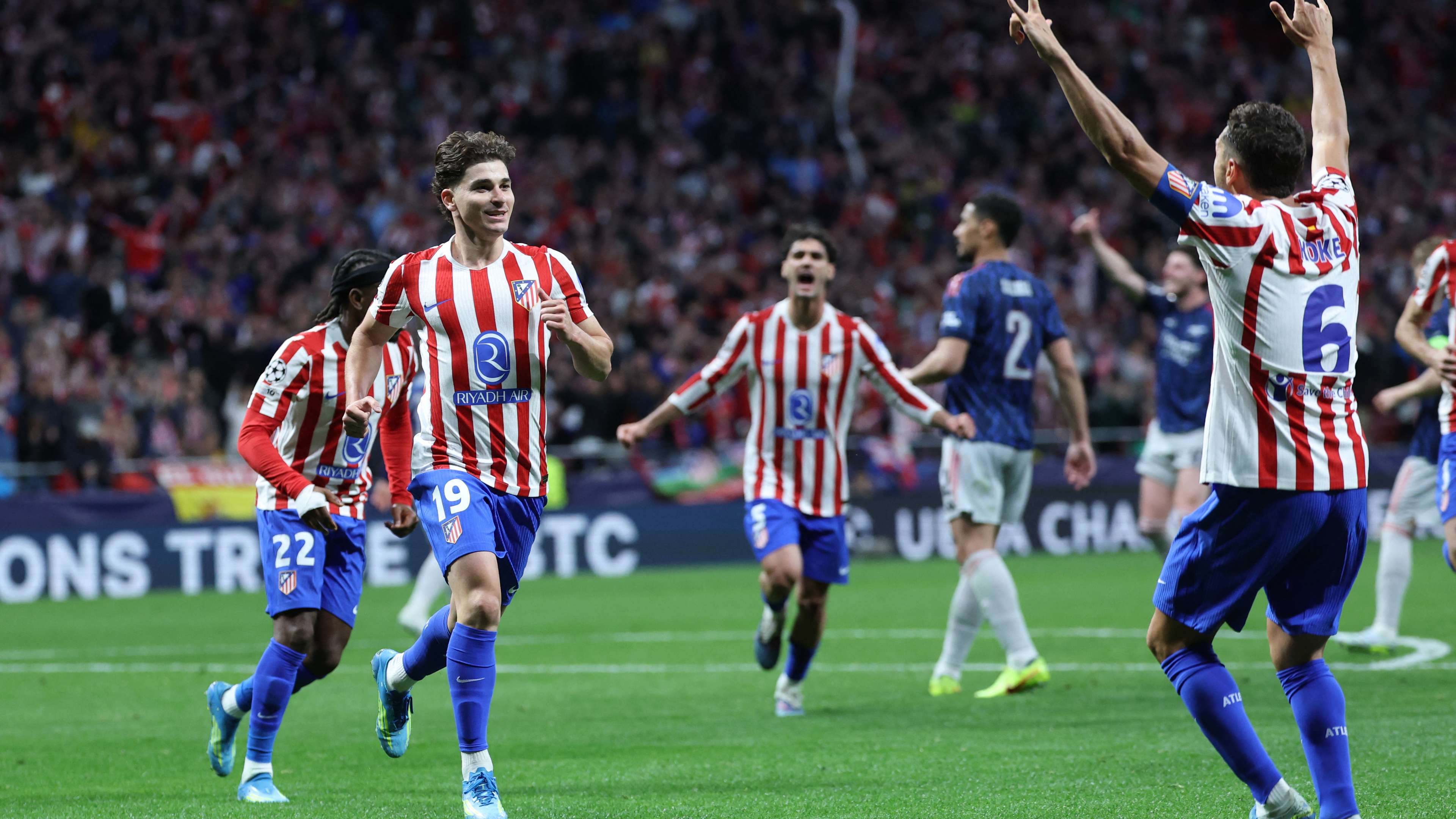 Romano: Barcelona and Atletico negotiations over Alvarez ongoing, and this is the best deal  