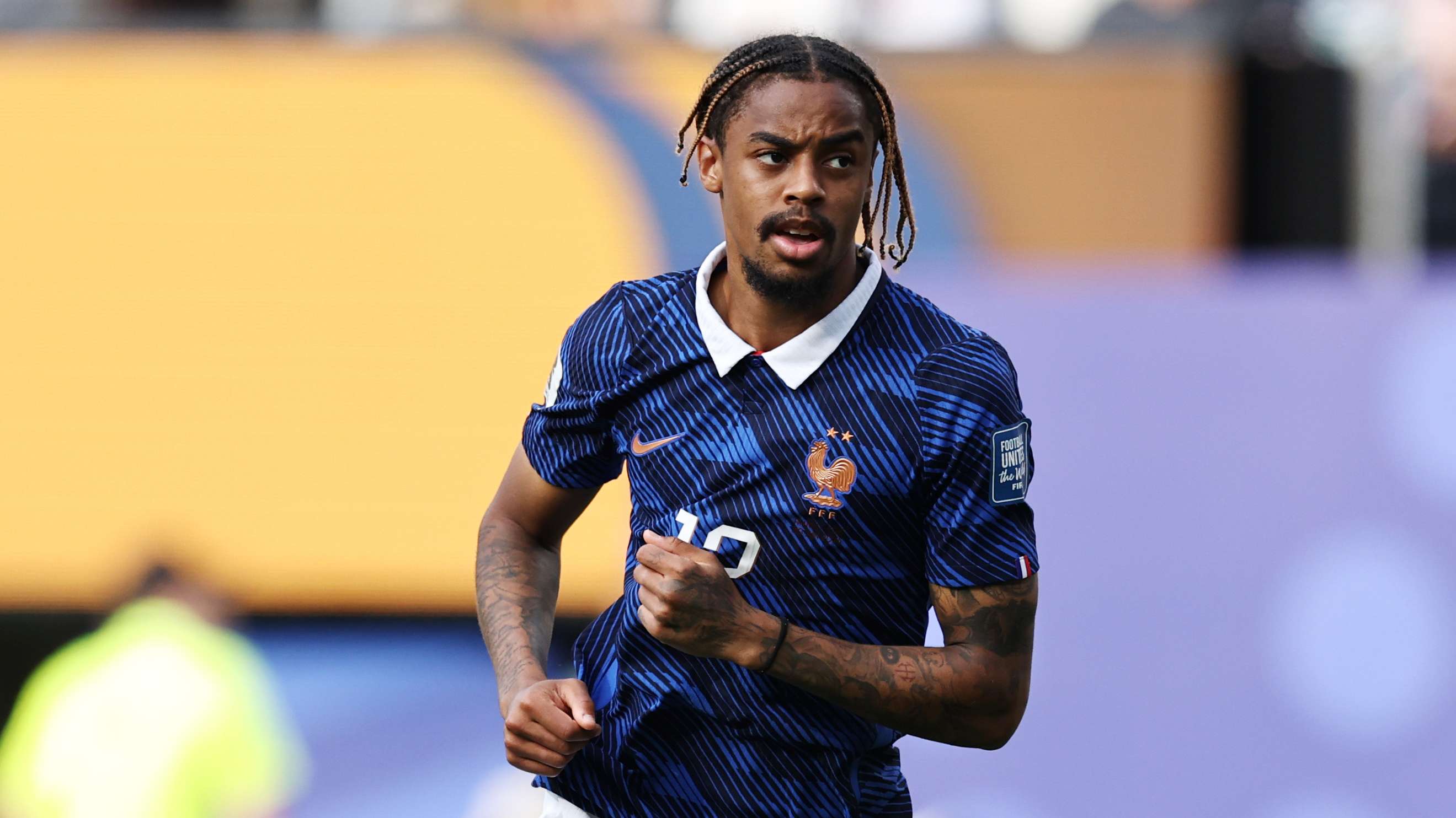 Liverpool ready Barcola bid as PSG sign Godts  