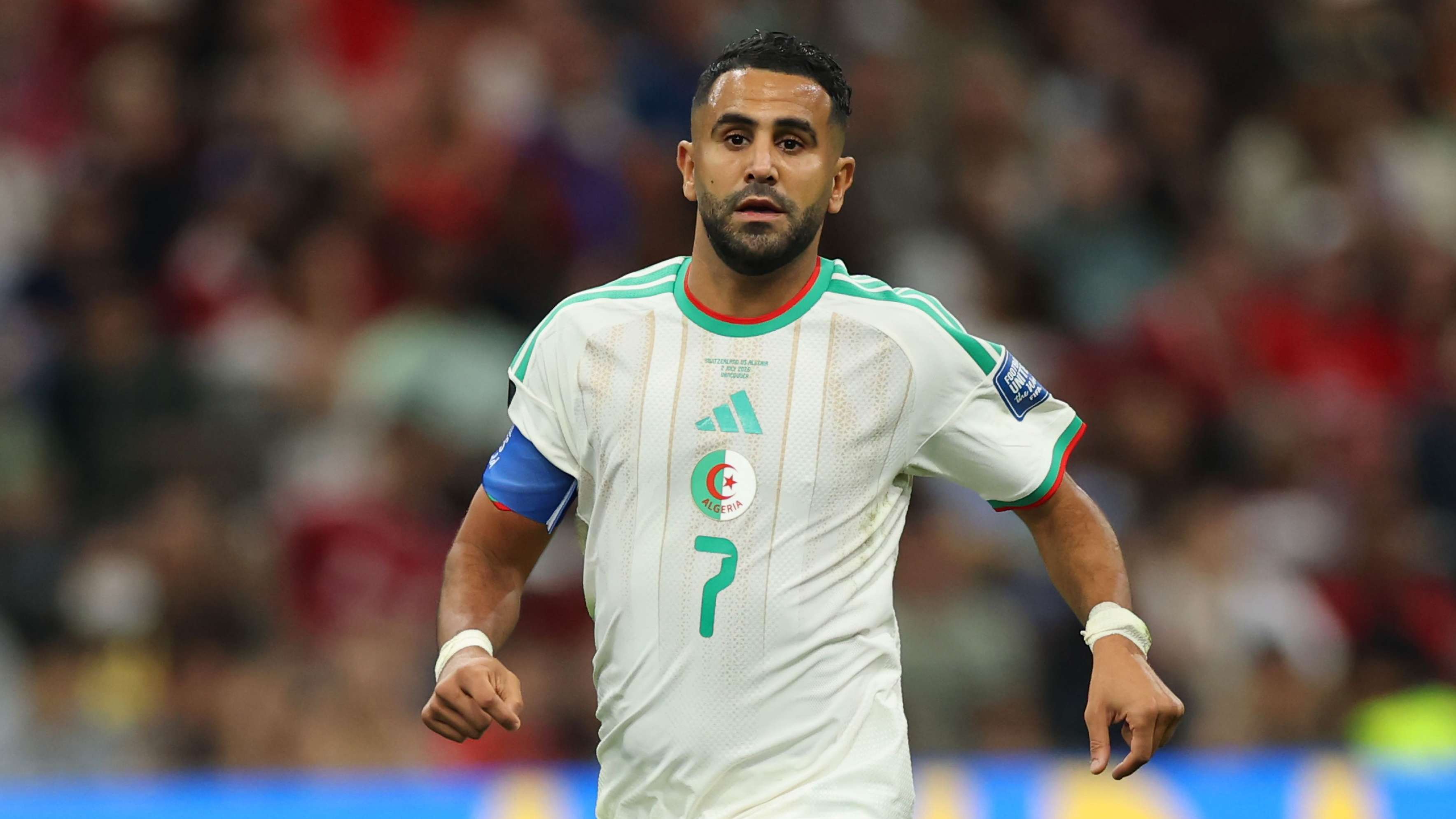 Mahrez agrees with his new club: one step delays the announcement  