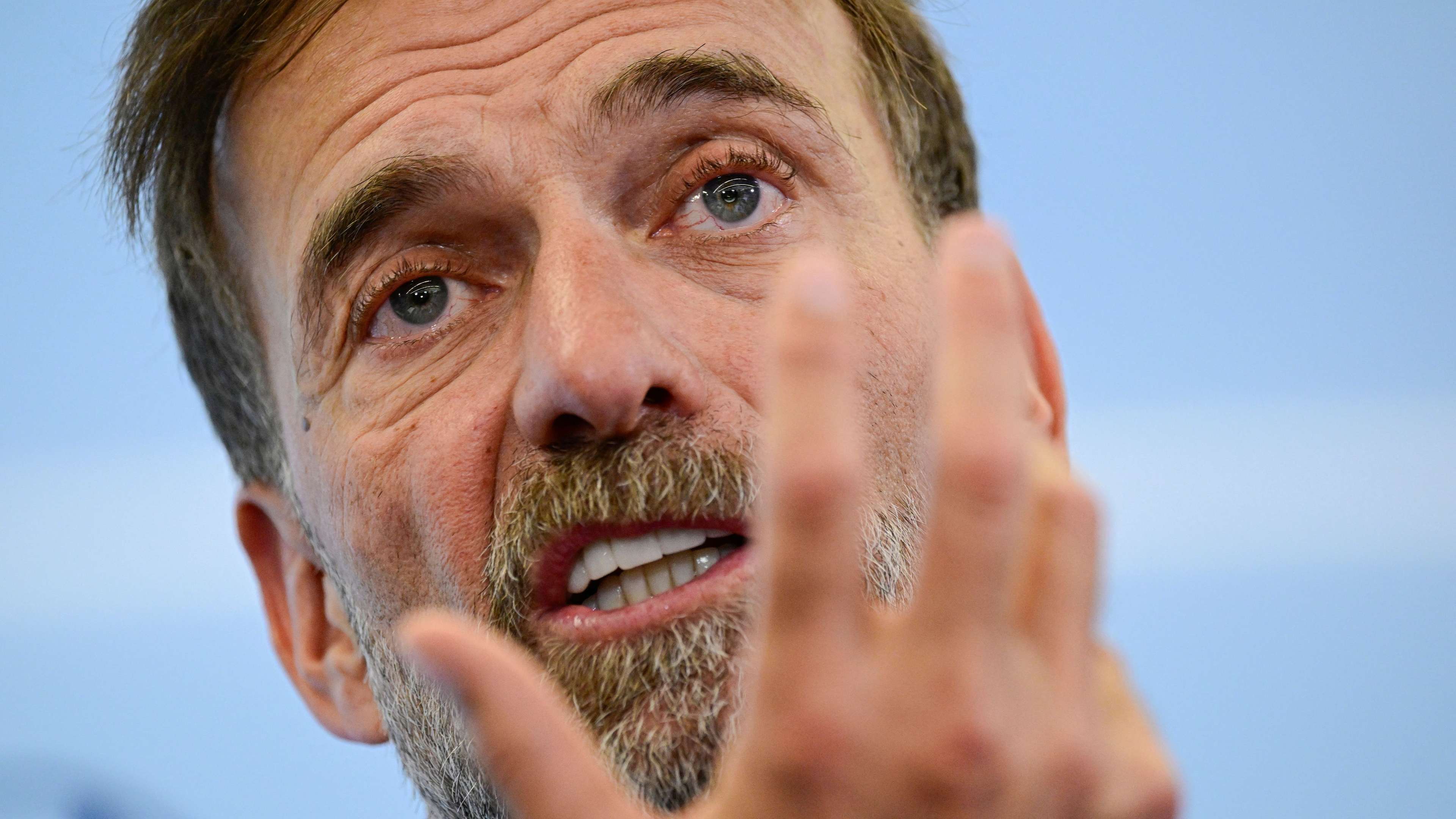"Completely irrelevant": Klopp coldly bats away Hoeneß's poisonous barb  