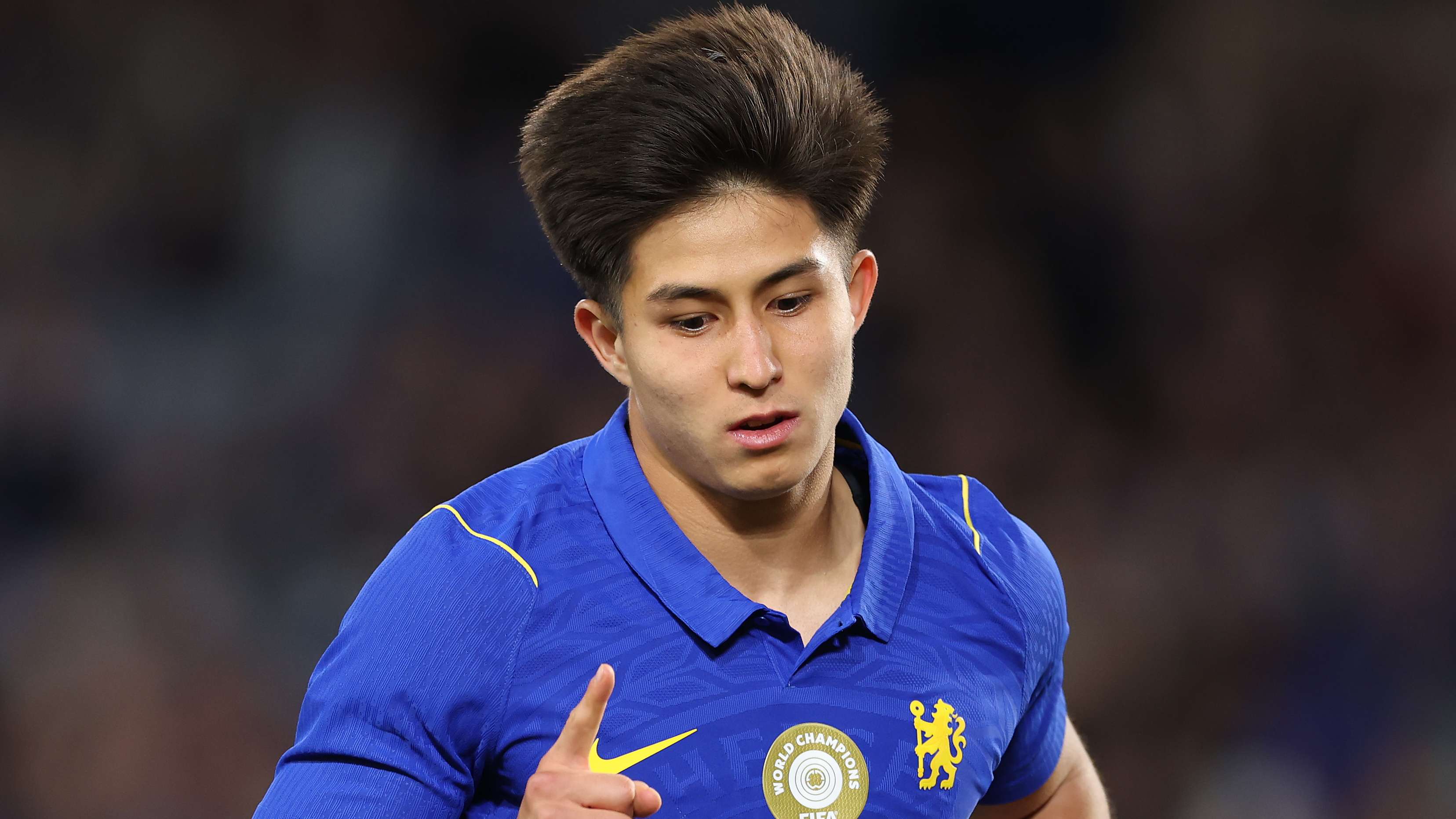 Immediately after signing for Chelsea: Blues talent nears Burnley shirt  