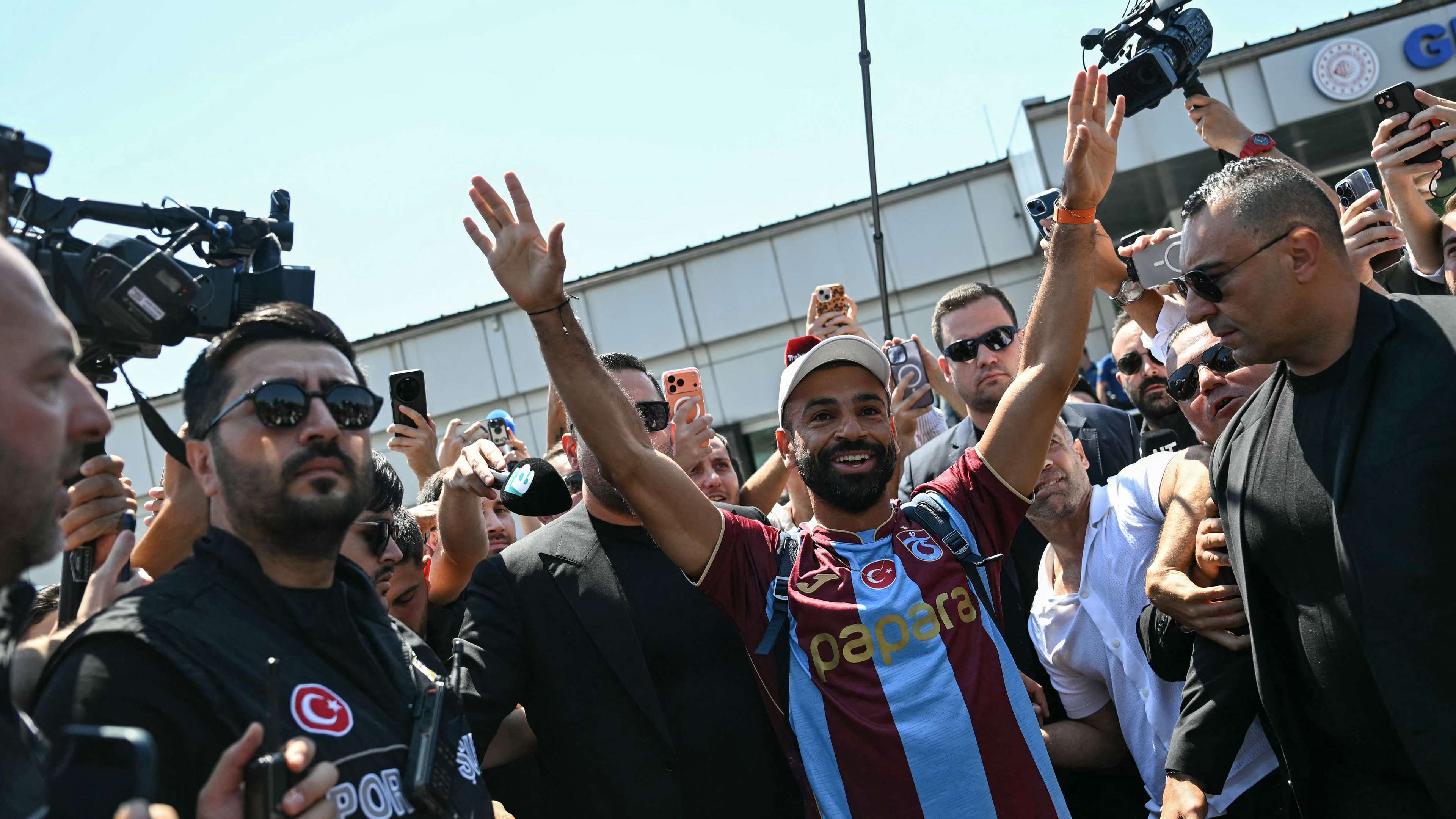 Video: Salah begins his journey with Trabzon in an exceptional scene  