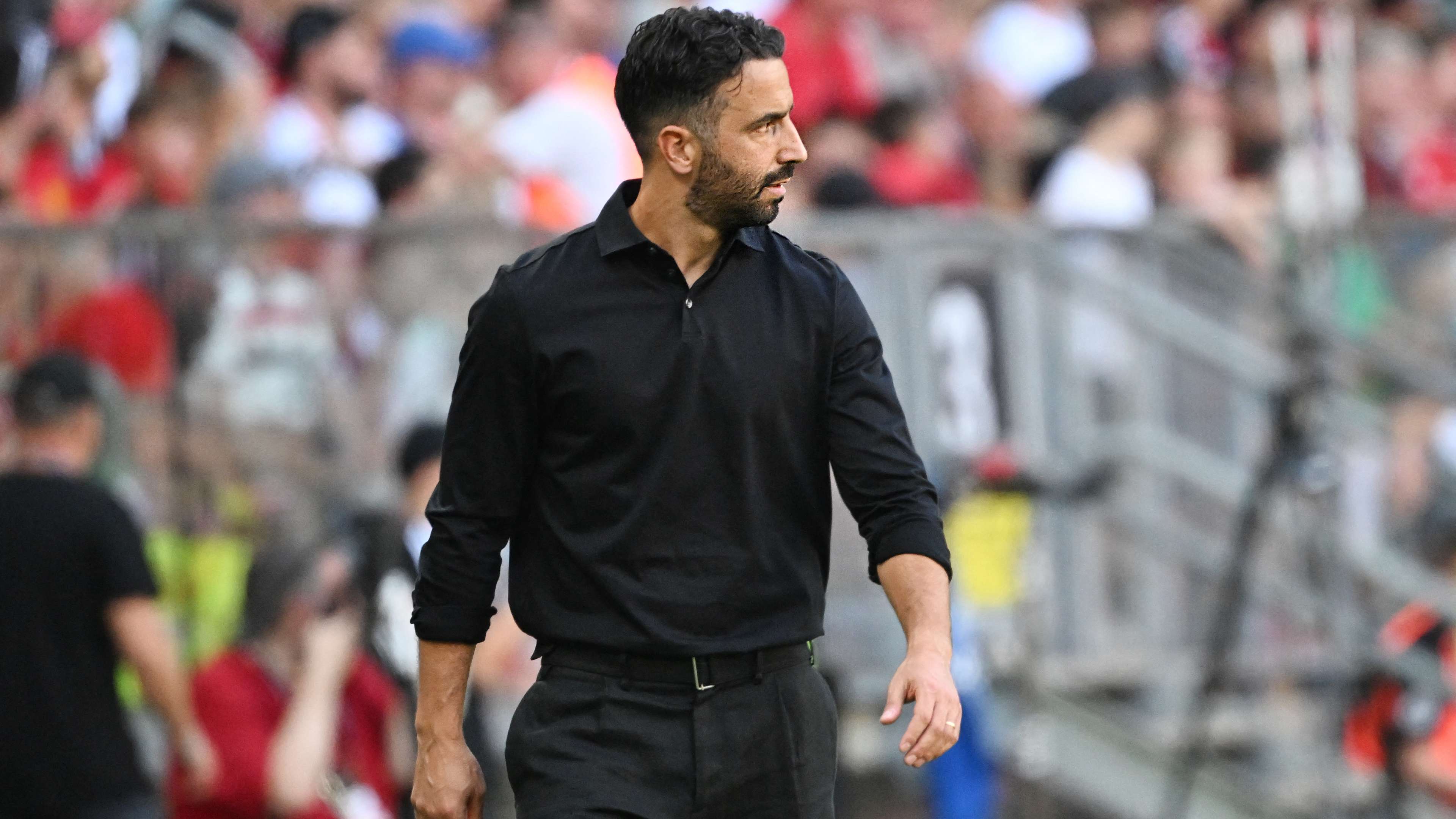 Video: one of them surprising: United trio refuse to shake Amorim's hand  