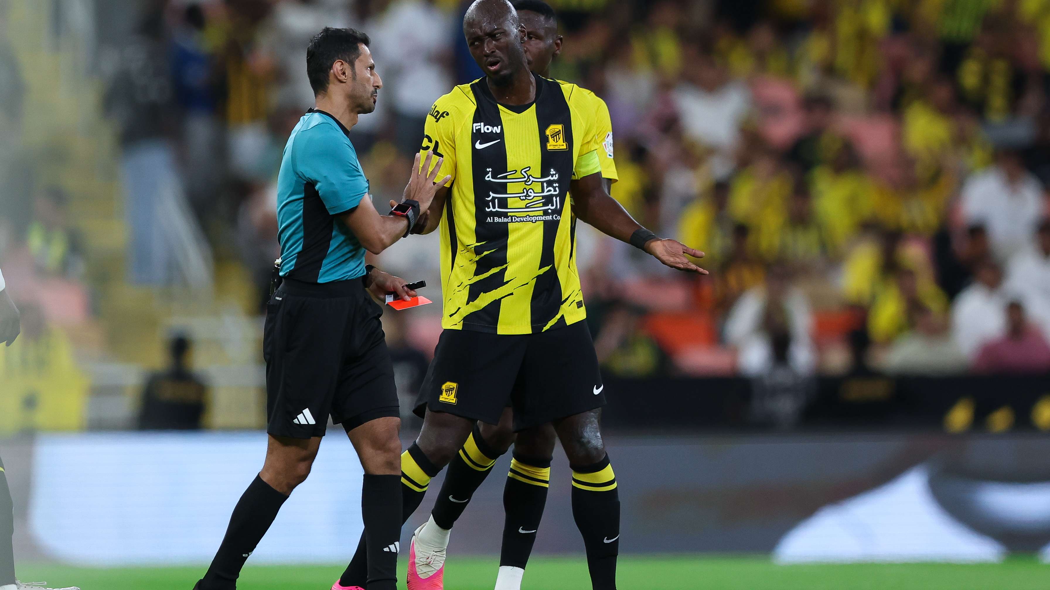A refereeing expert settles it: did Pereira deserve to be sent off against Al-Khulood?  