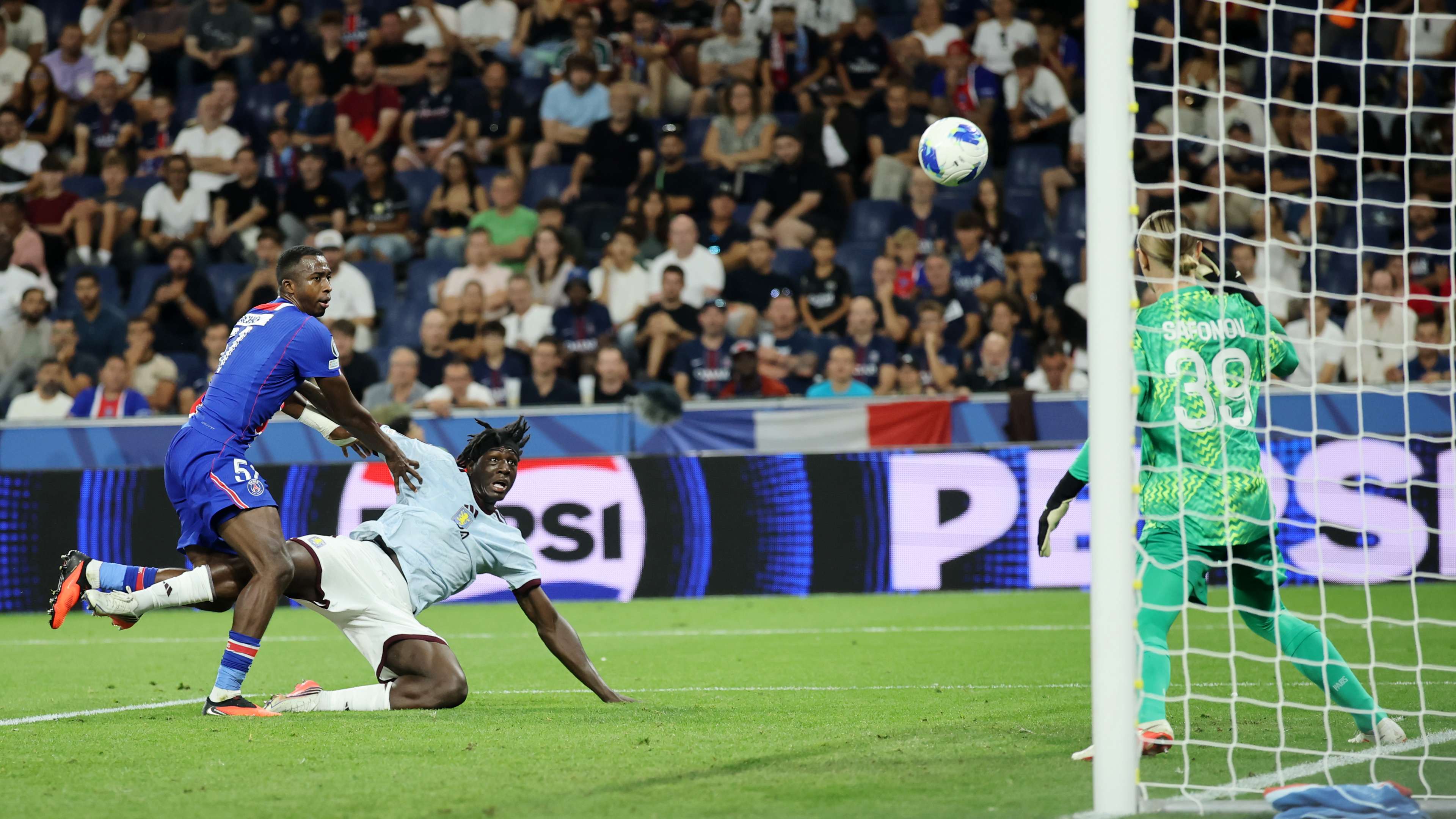 Video: Aston Villa draw with Saint-Germain thanks to a historic goal  