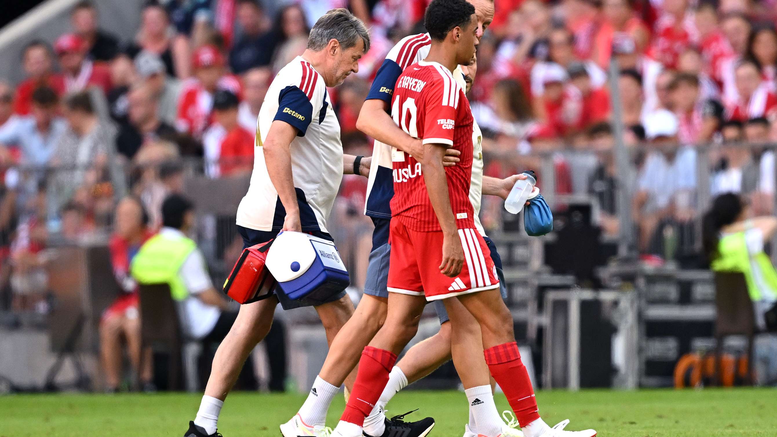 Shock in Munich: Musiala causes a scare during Bayern Munich win  