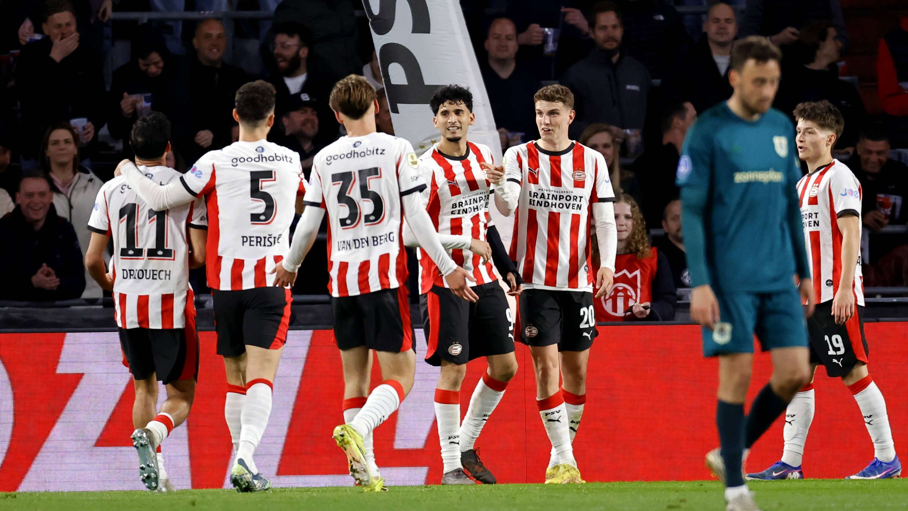PSV receive multimillion bid from Rangers for forward  