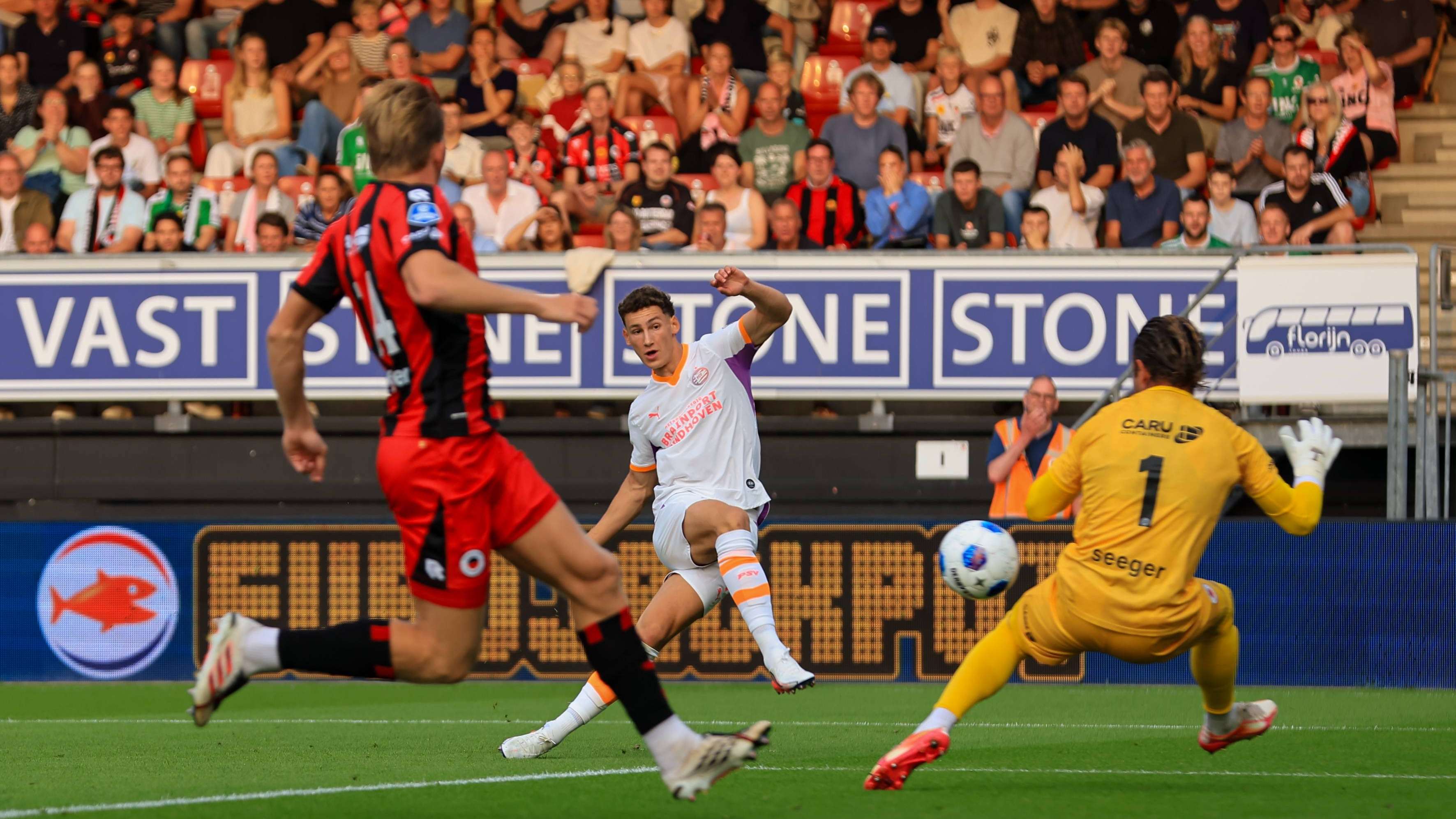Van Bommel and Pepi help PSV past stubborn Excelsior  
