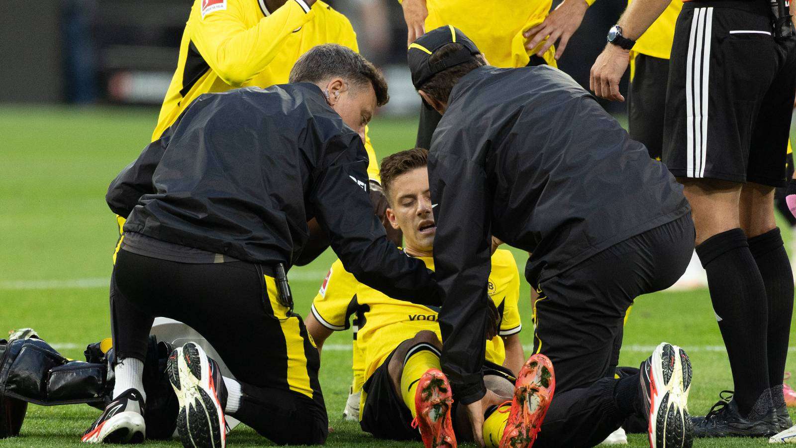 Bitter substitution! Borussia Dortmund fear for Konstantelias  