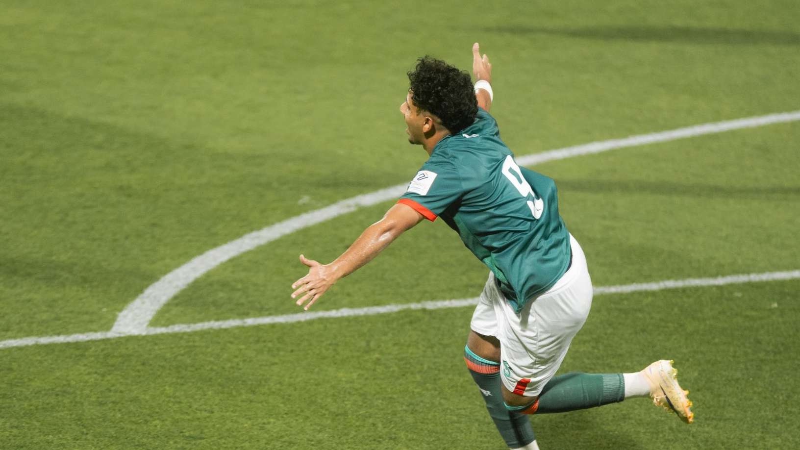 He never stops scoring: elite football league's top scorer flies to the summit Messi-style  