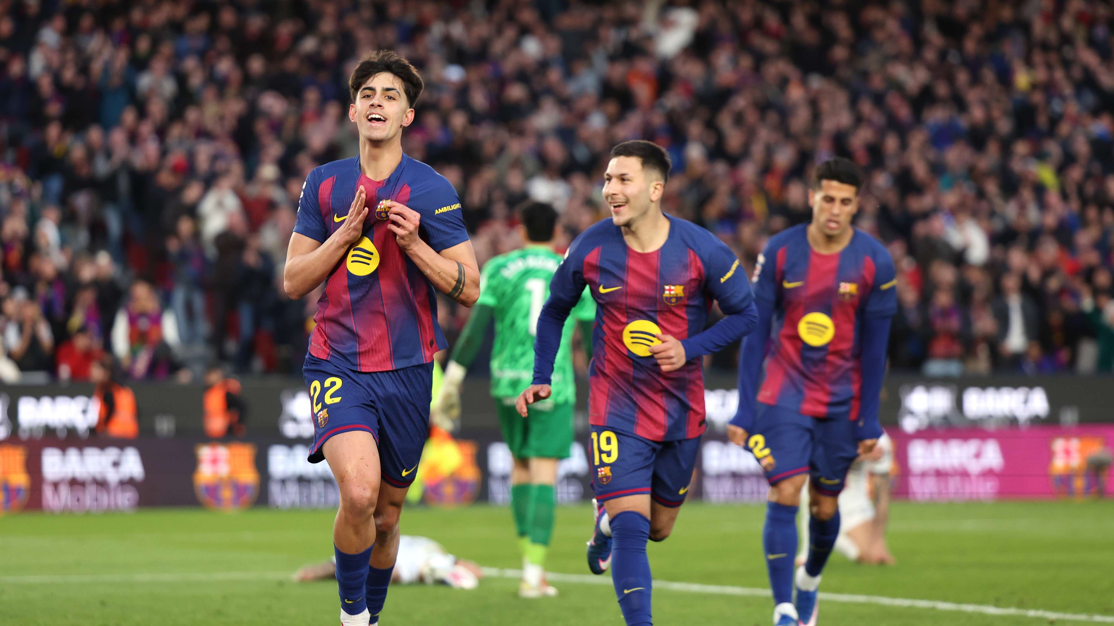 Chelsea ahead of Man Utd in race for Barca midfielder  