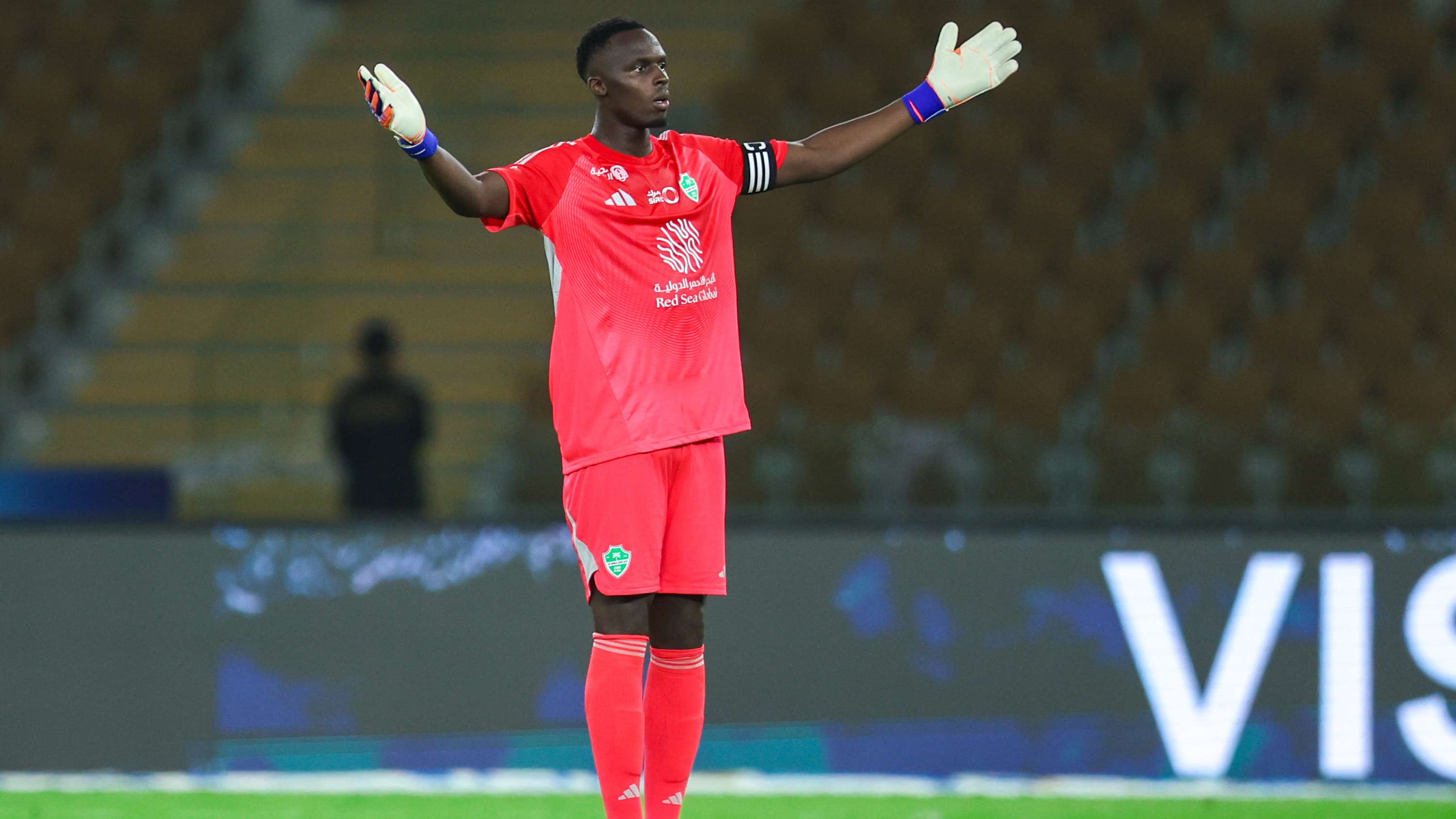 Video: Mendy lands Al-Ahli in trouble in the Clasico, and Al-Hilal squander the chance  