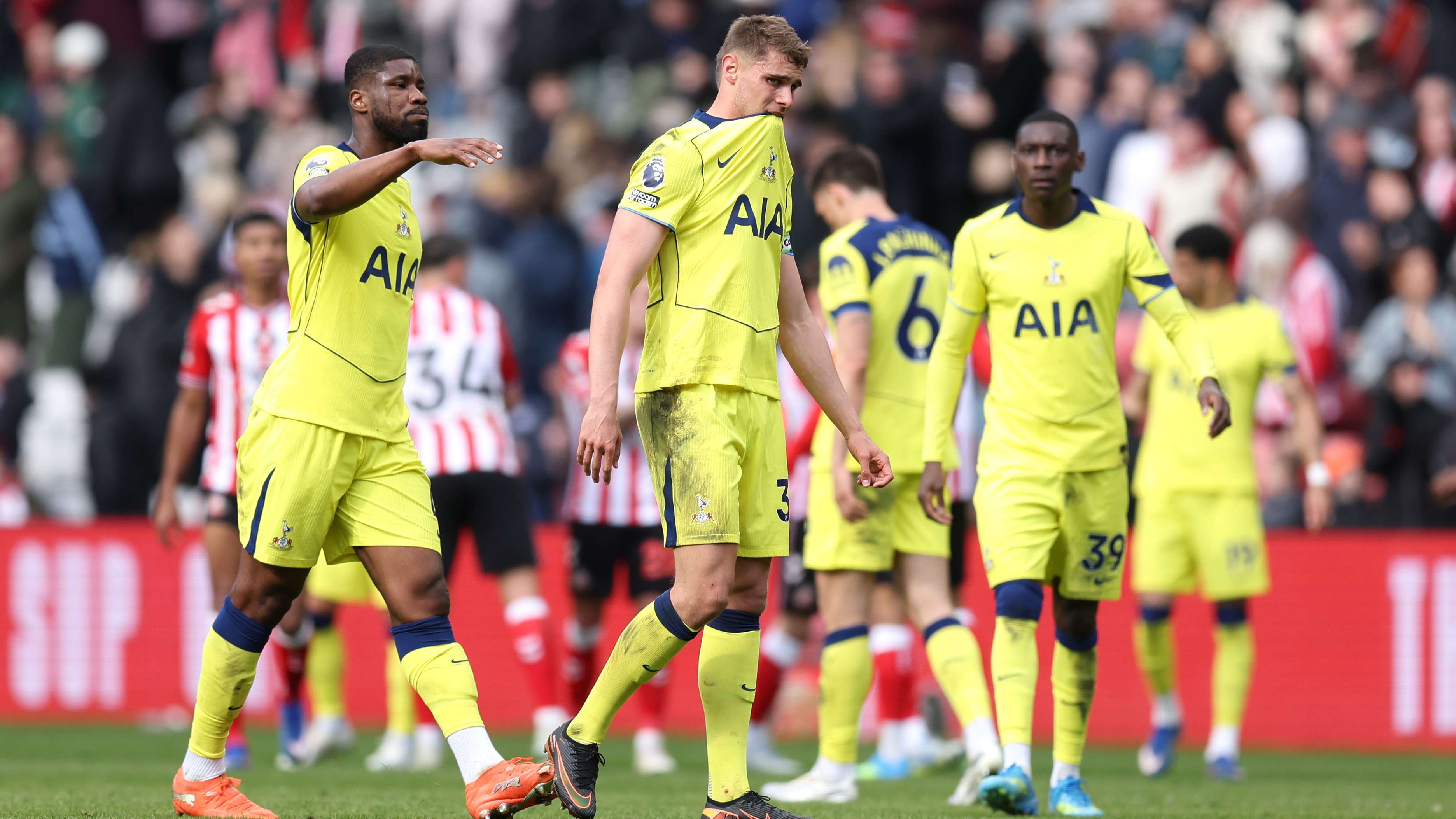 Liverpool and Man Utd keep close eye on Spurs defender  