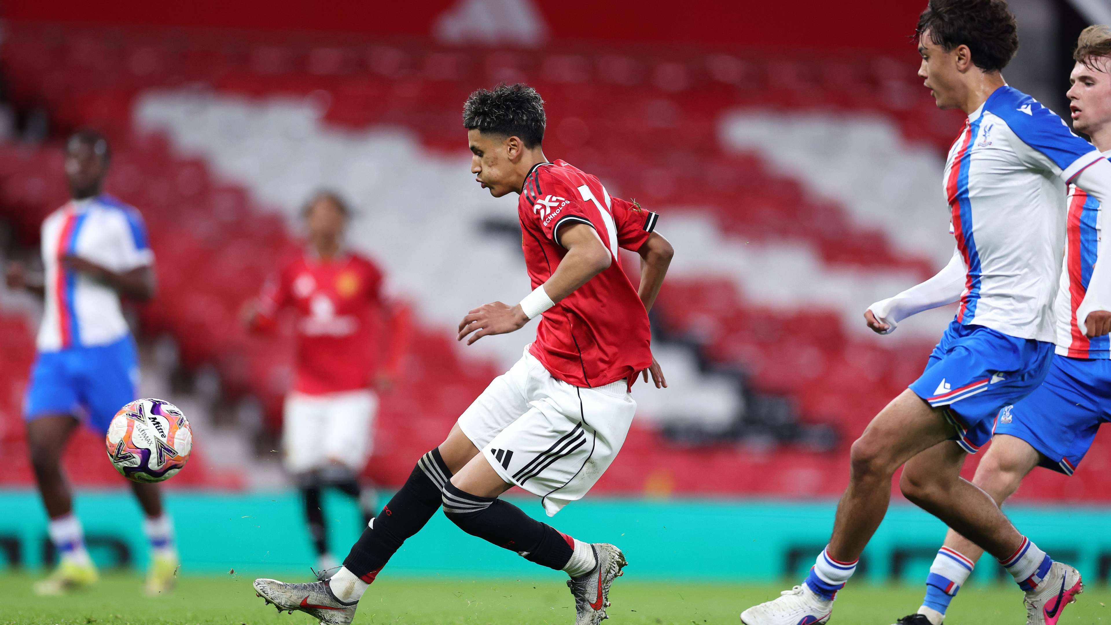 Because of Real Madrid and Barcelona: a final card that turns the picture upside down between United and its young star  