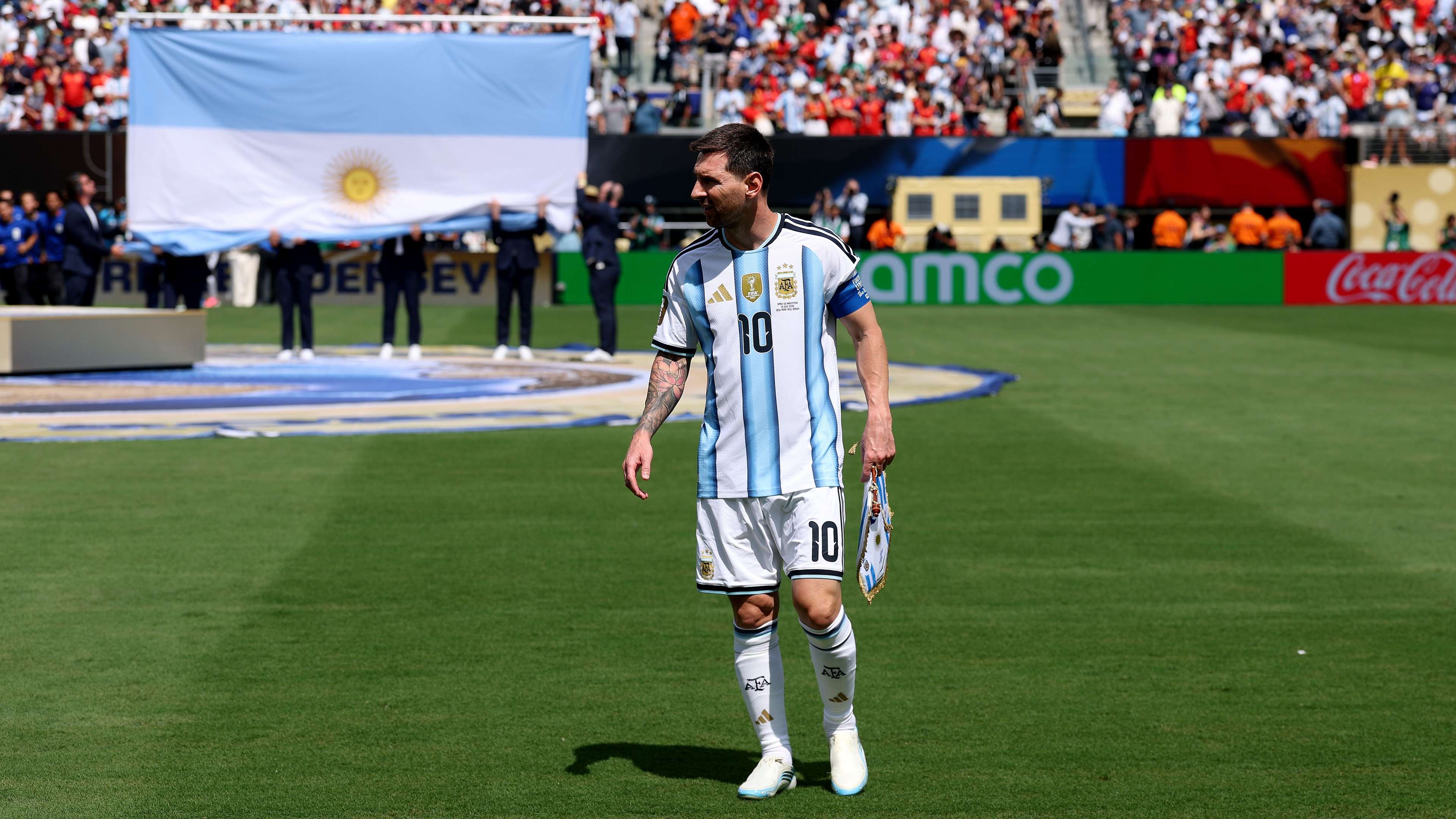 From harsh comparisons to the status of the greats: Messi leaves Argentina without a perfect ending  