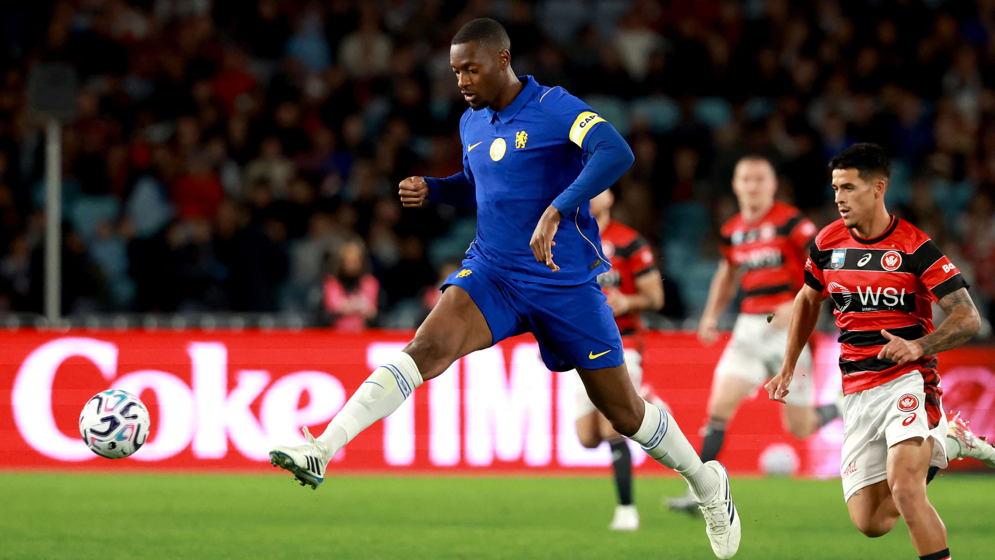 Spurs target Chelsea defender in late transfer-window move  