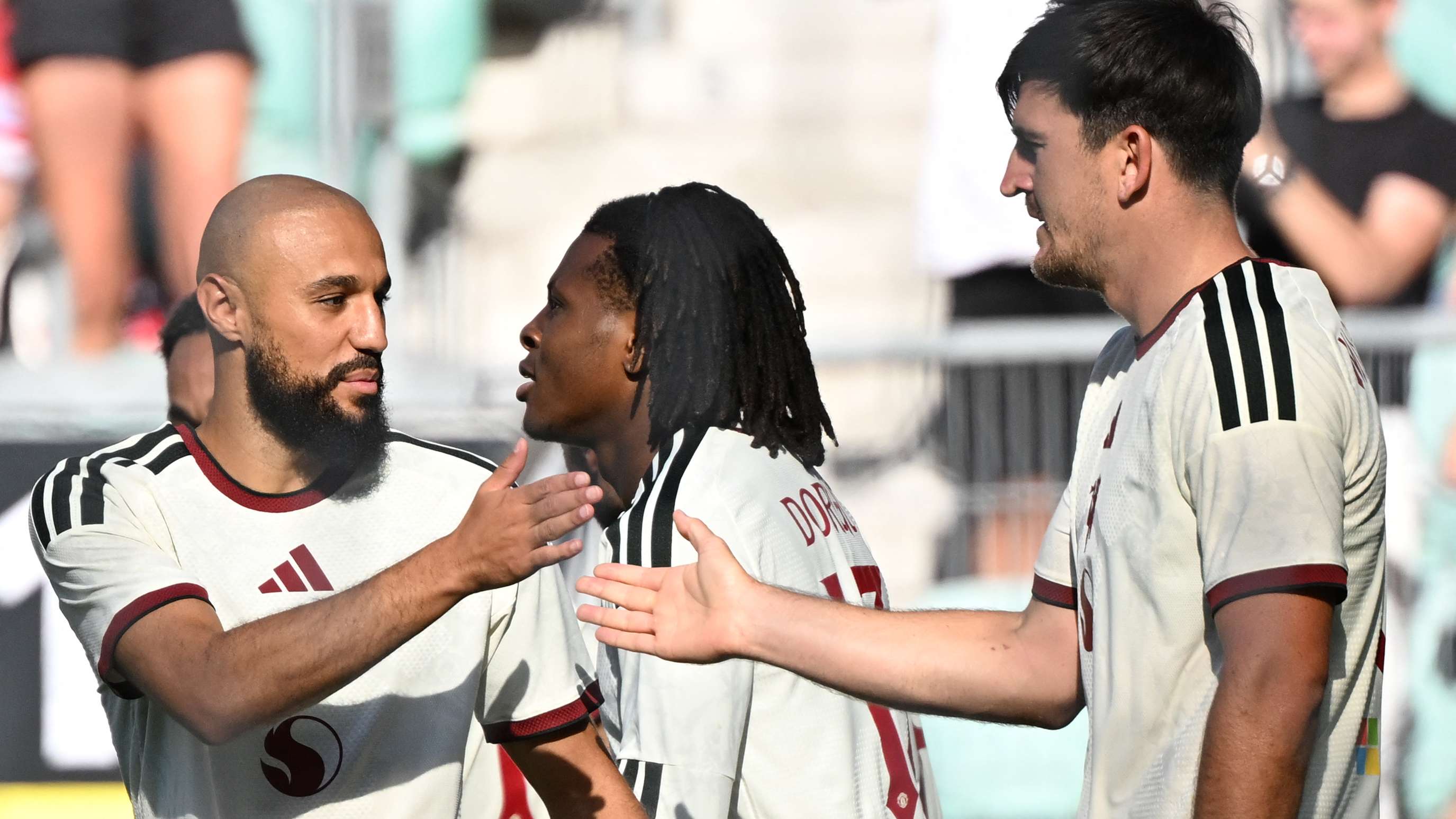 Mazraoui enters the danger zone: major overhaul plan at Manchester United  