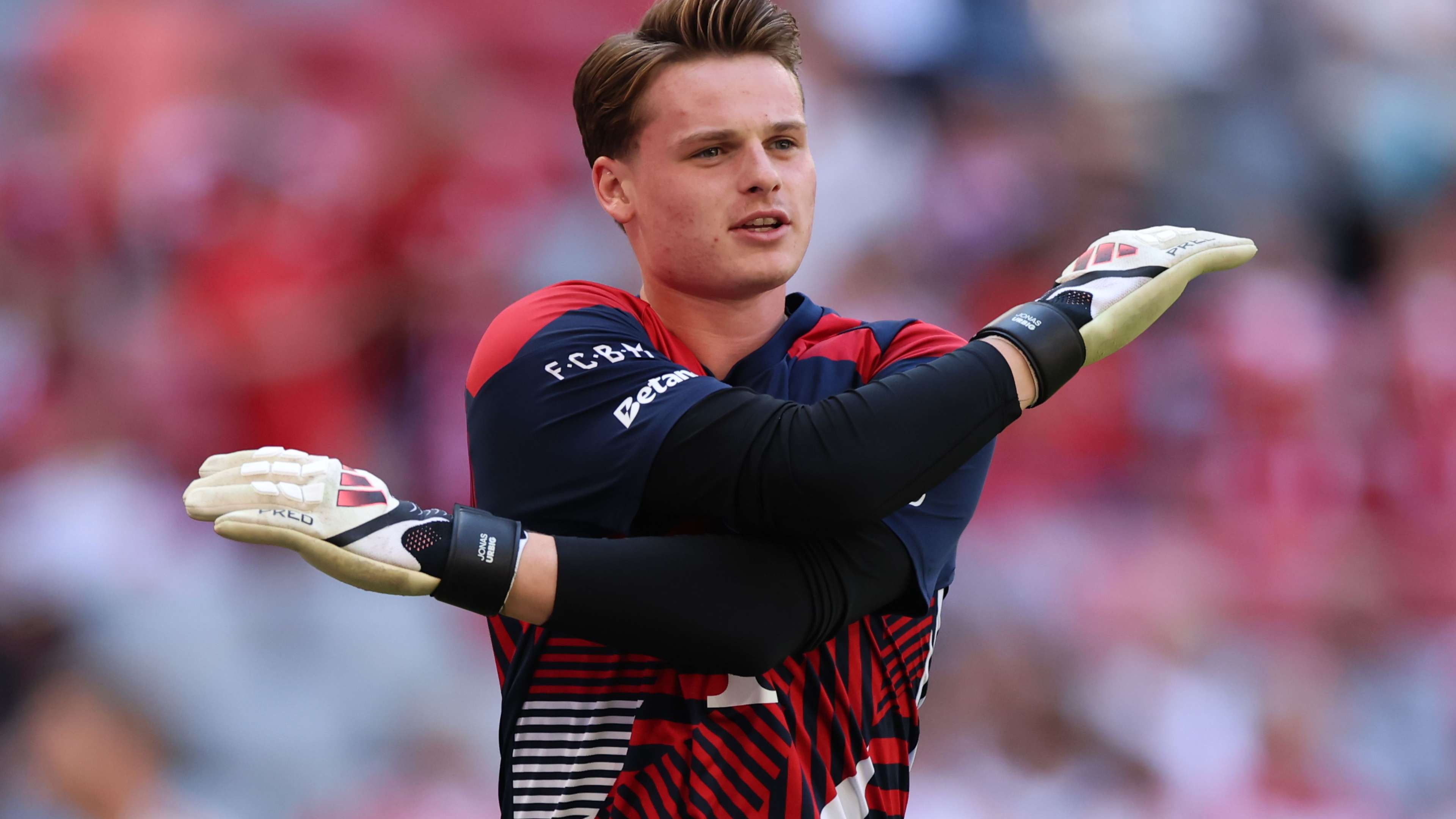 Effenberg names the condition for Urbig's DFB nomination  