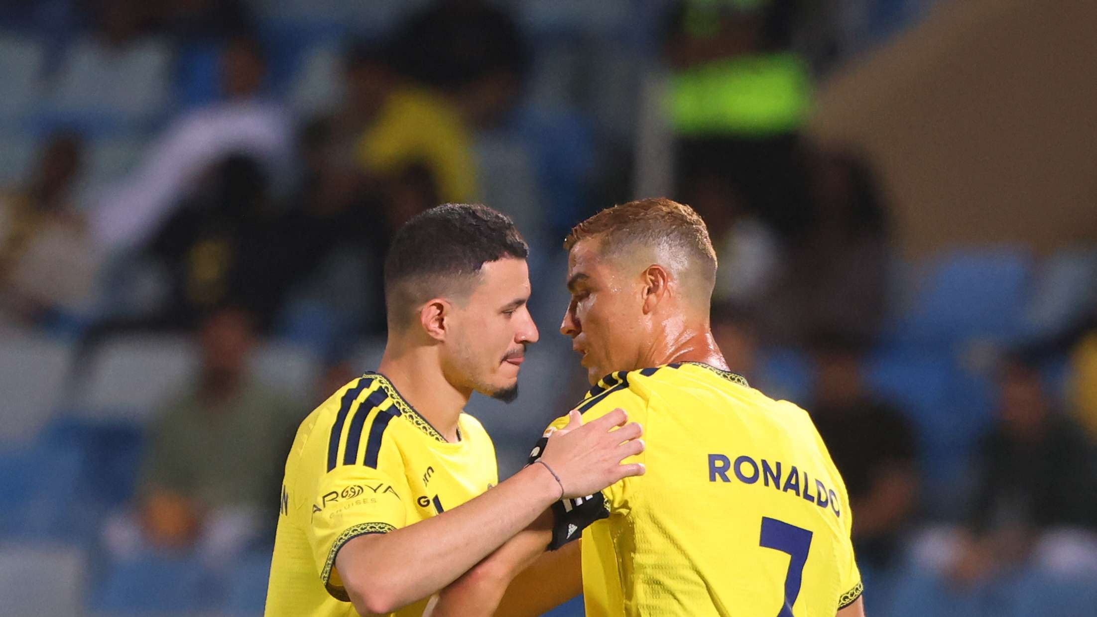 For Ronaldo and Al-Hamdan: Al-Nassr borrows Al-Hilal fans' message to Al-Waleed bin Talal  