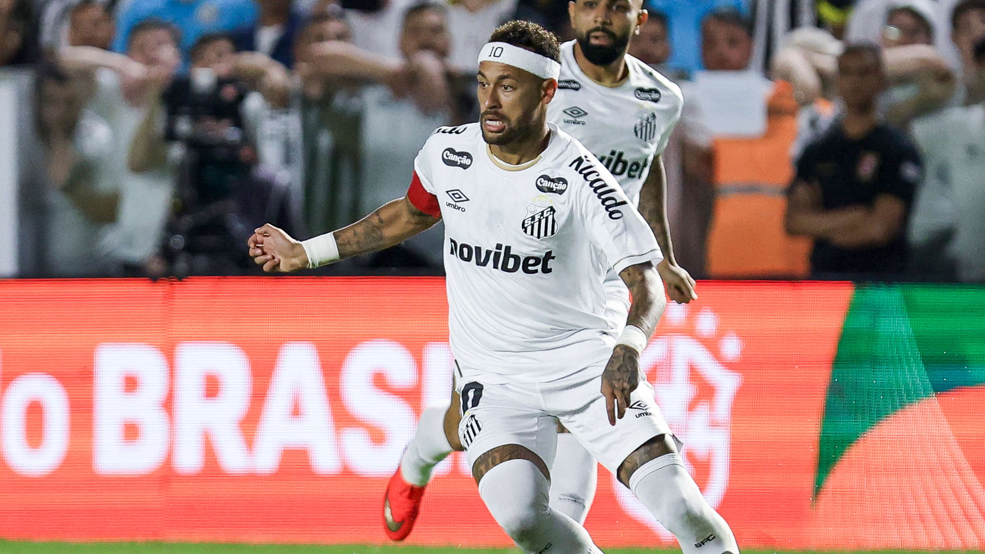 Neymar slams Santos pitch after injury  
